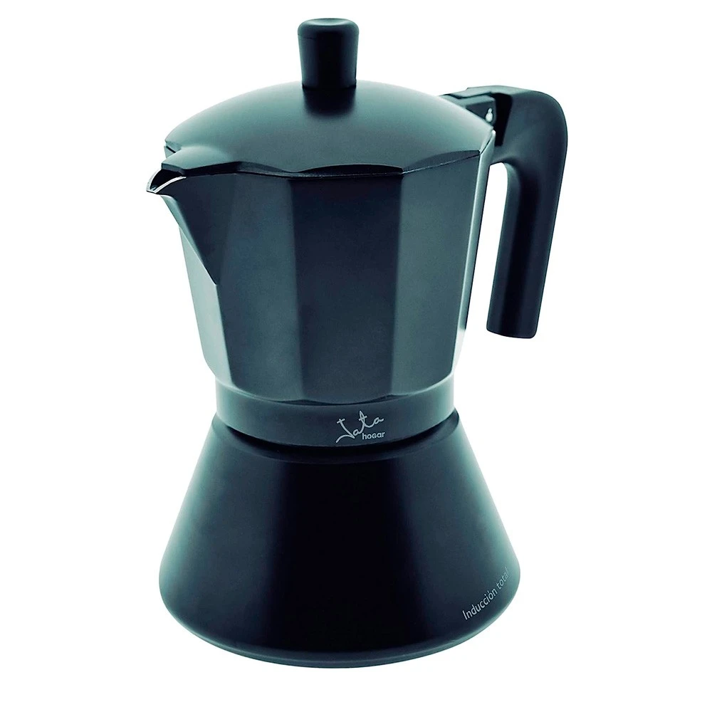 Una caffettiera nera su sfondo bianco. Ha un manico e un coperchio. È fatta di metallo. Il marchio è visibile.