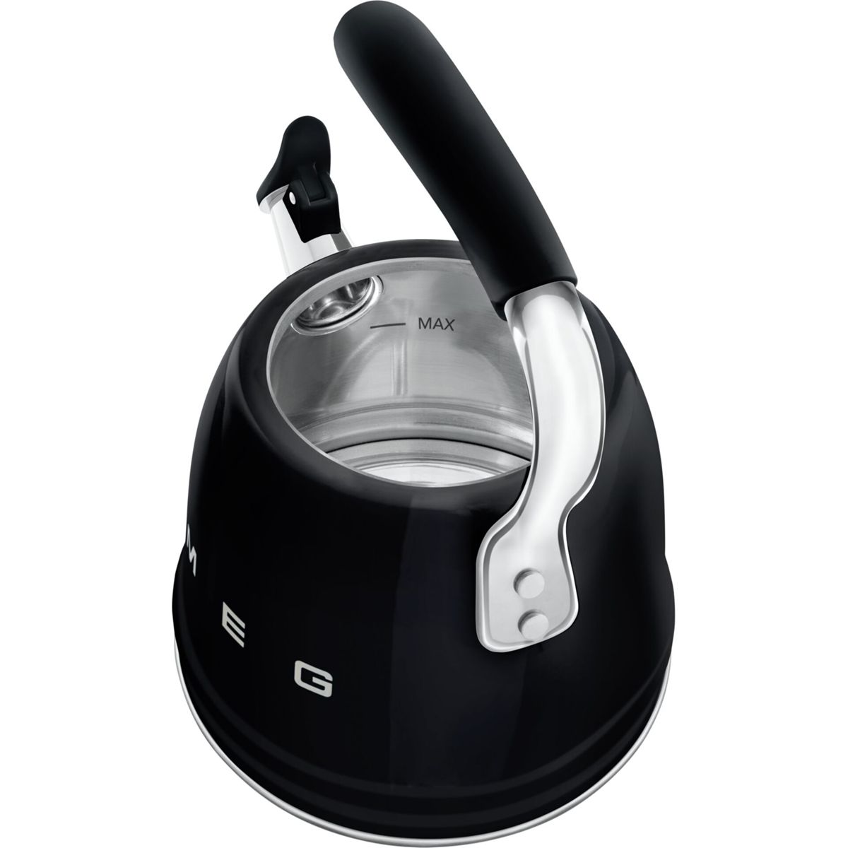 Una tetera Smeg negra. Tiene un asa negra y una boquilla plateada. El interior es plateado. La palabra 'MAX' es visible en el interior.