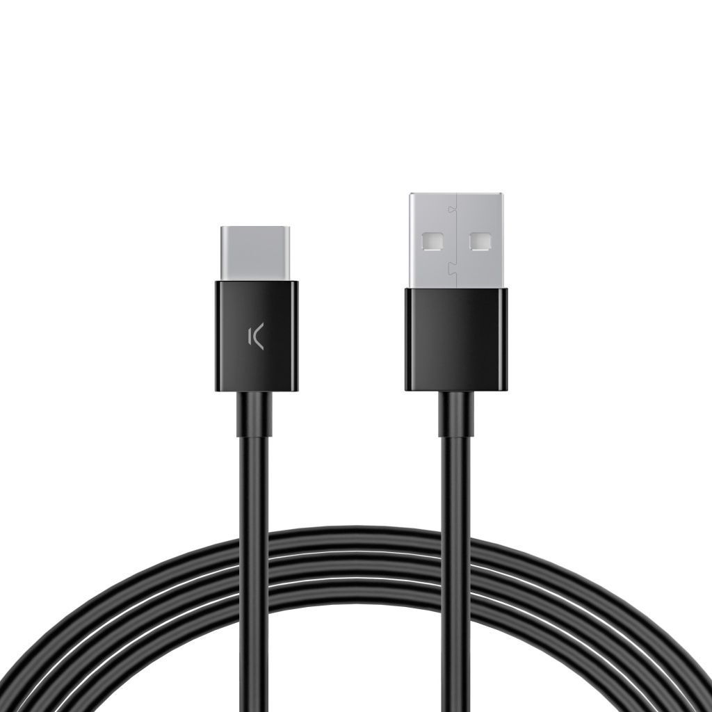 Un cable negro USB-C a USB-A. El extremo USB-C es plateado. El cable está enrollado y sobre un fondo blanco.