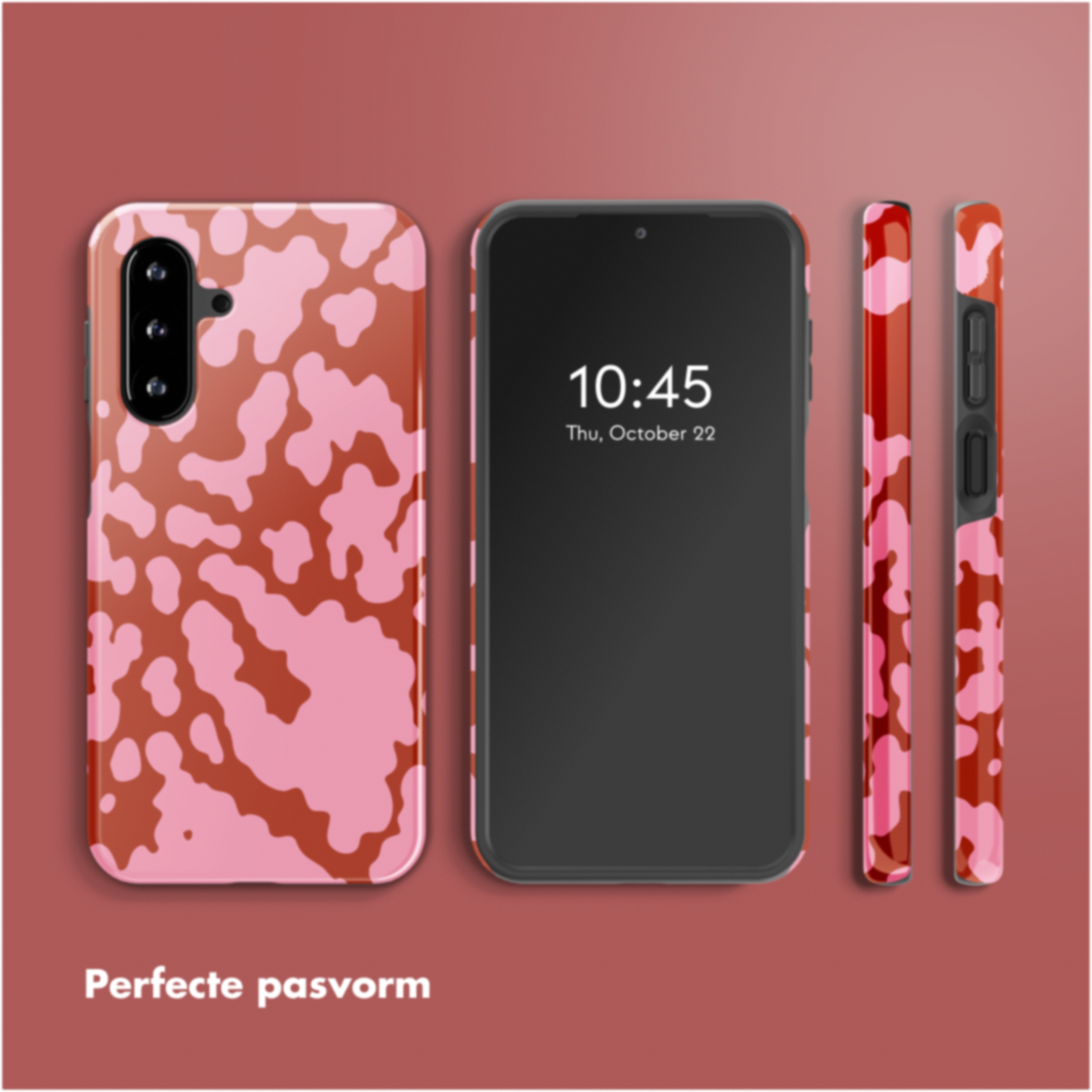 Een telefoon met een roze en bruin patroon hoesje, een telefoon met zwart scherm en twee bijpassende zijcases.