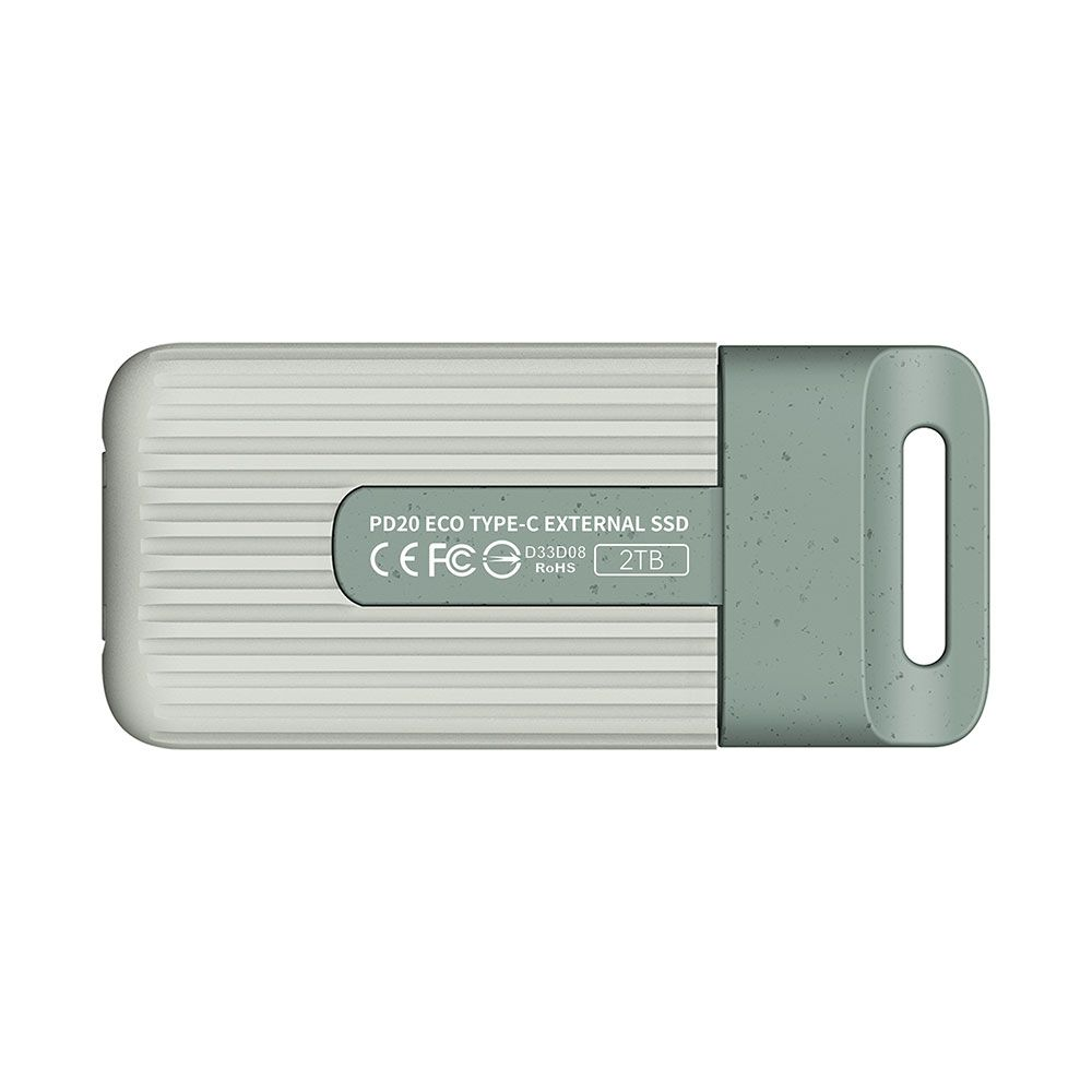 Un SSD esterno con corpo grigio ed estremità verde. Il testo sul corpo dice 'PD20 ECO TYPE-C EXTERNAL SSD' e '2TB'.