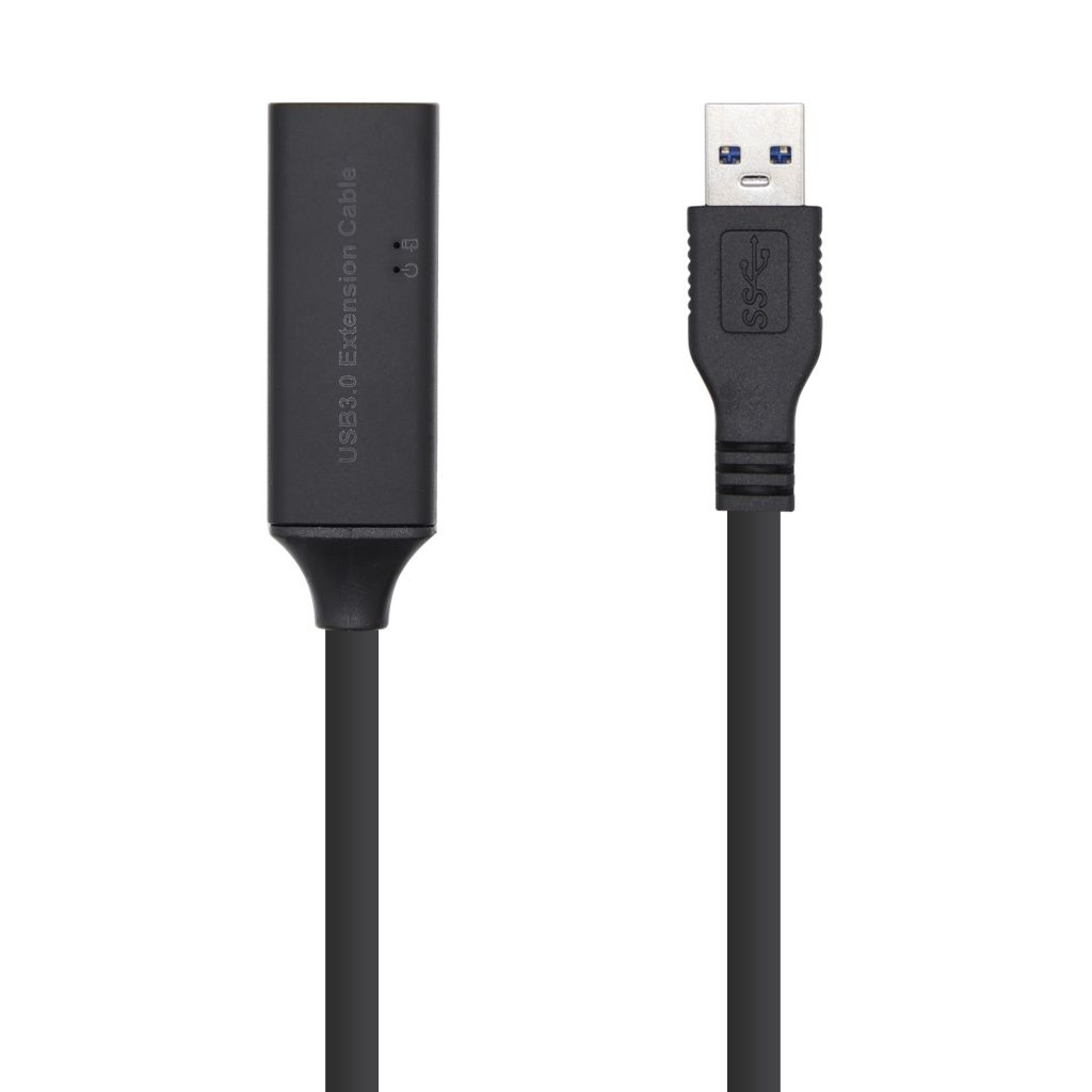 Een zwarte USB 3.0 verlengkabel. Eén uiteinde heeft een USB-poort, de andere een USB A-connector. Witte achtergrond.