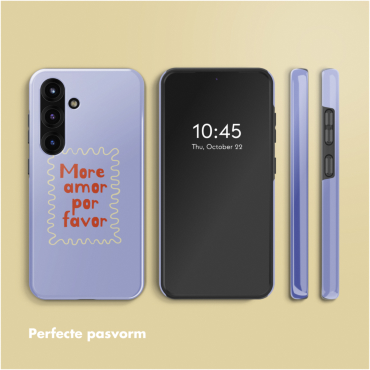 Drie smartphones en hun hoesjes. Eén heeft een scherm aan, de anderen zijn telefoonhoesjes. Eén hoesje heeft de tekst 'More amor por favor'.