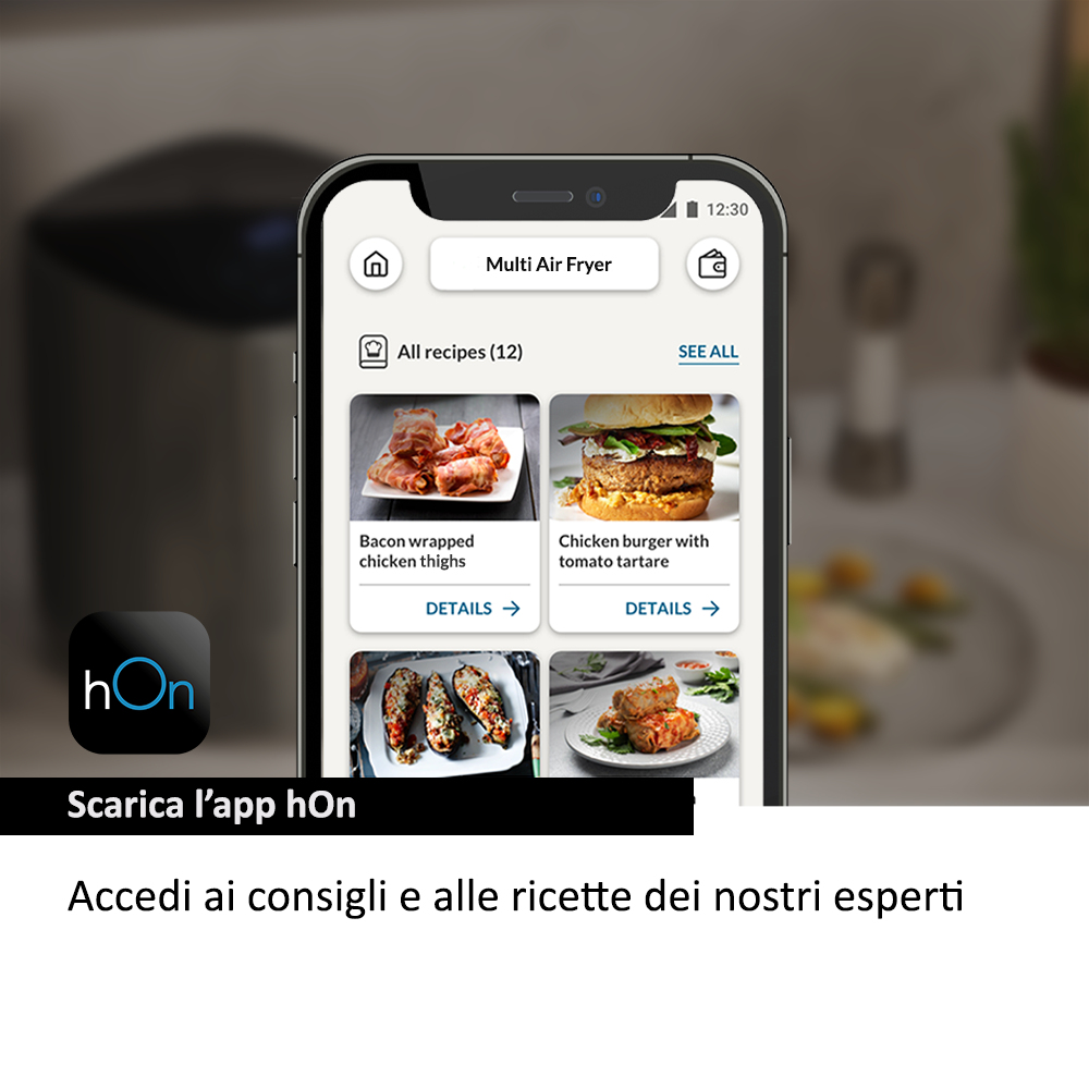 Smartfon wyświetla aplikację z przepisami. Aplikacja pokazuje zdjęcia jedzenia, takie jak burger i udka z kurczaka zawinięte w boczek. Widoczne jest logo.