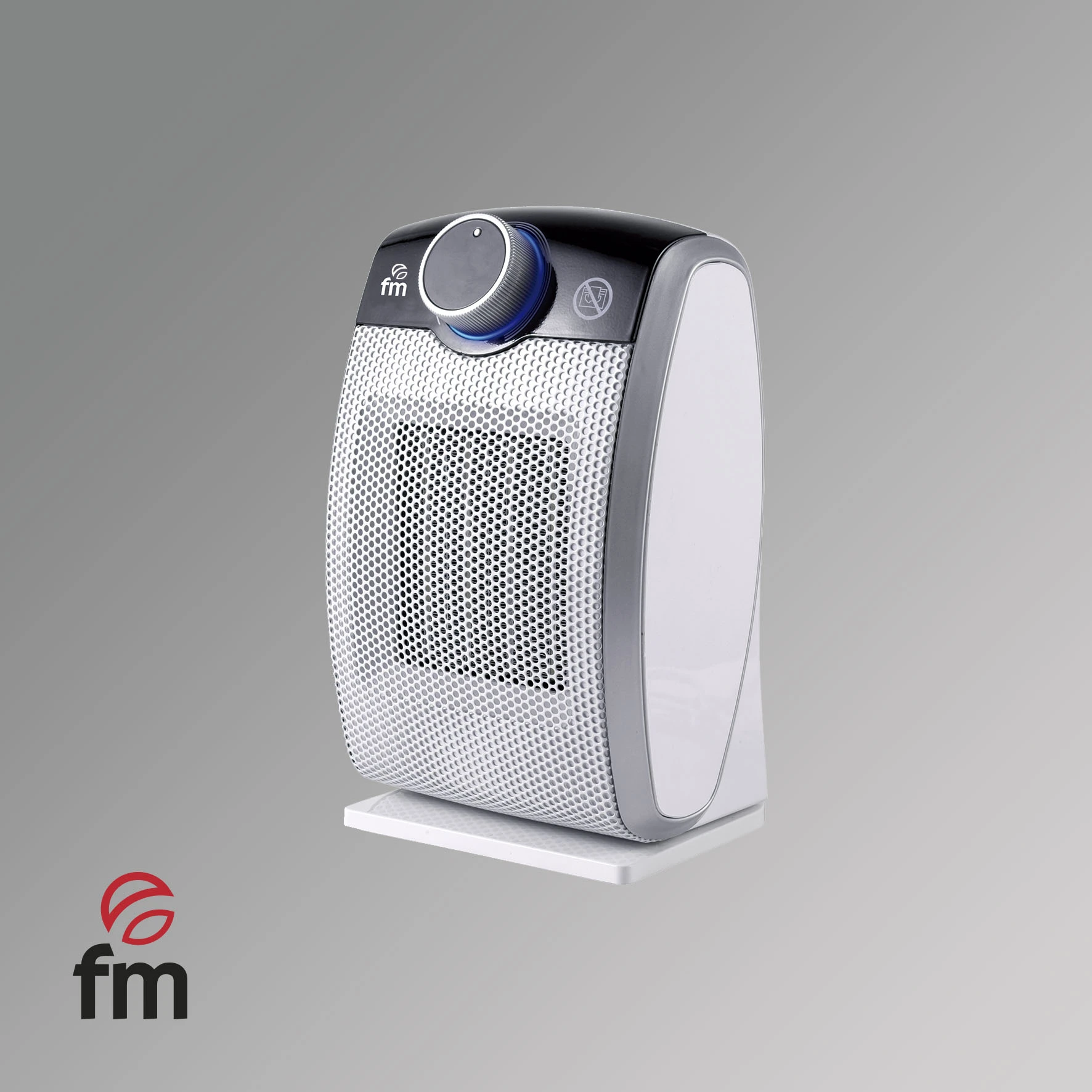 Un calefactor eléctrico blanco y gris. Tiene una parte superior negra con un dial y una parte frontal perforada.