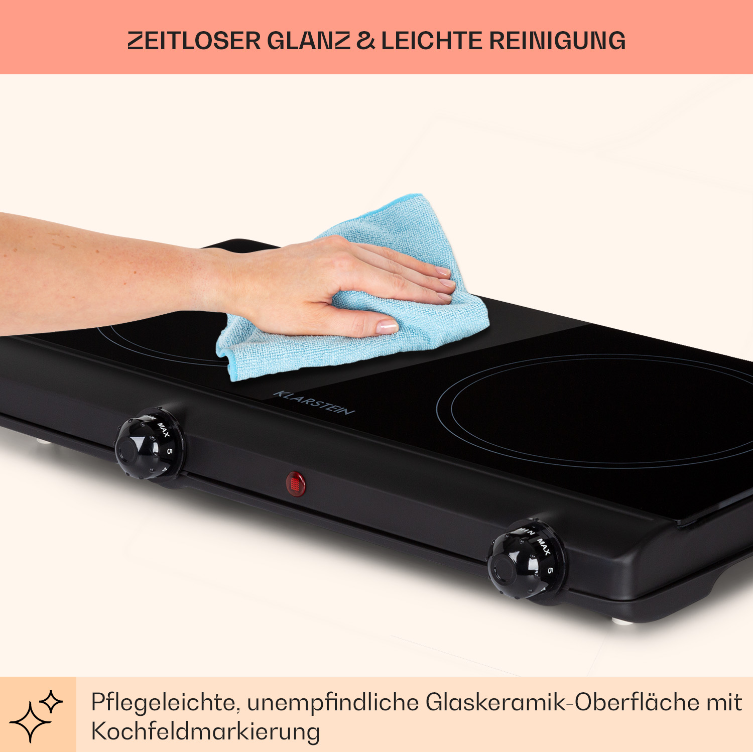 Una mano pulisce con un panno blu un piano cottura nero. Il testo in alto dice: 'Lucentezza senza tempo e pulizia facile'.