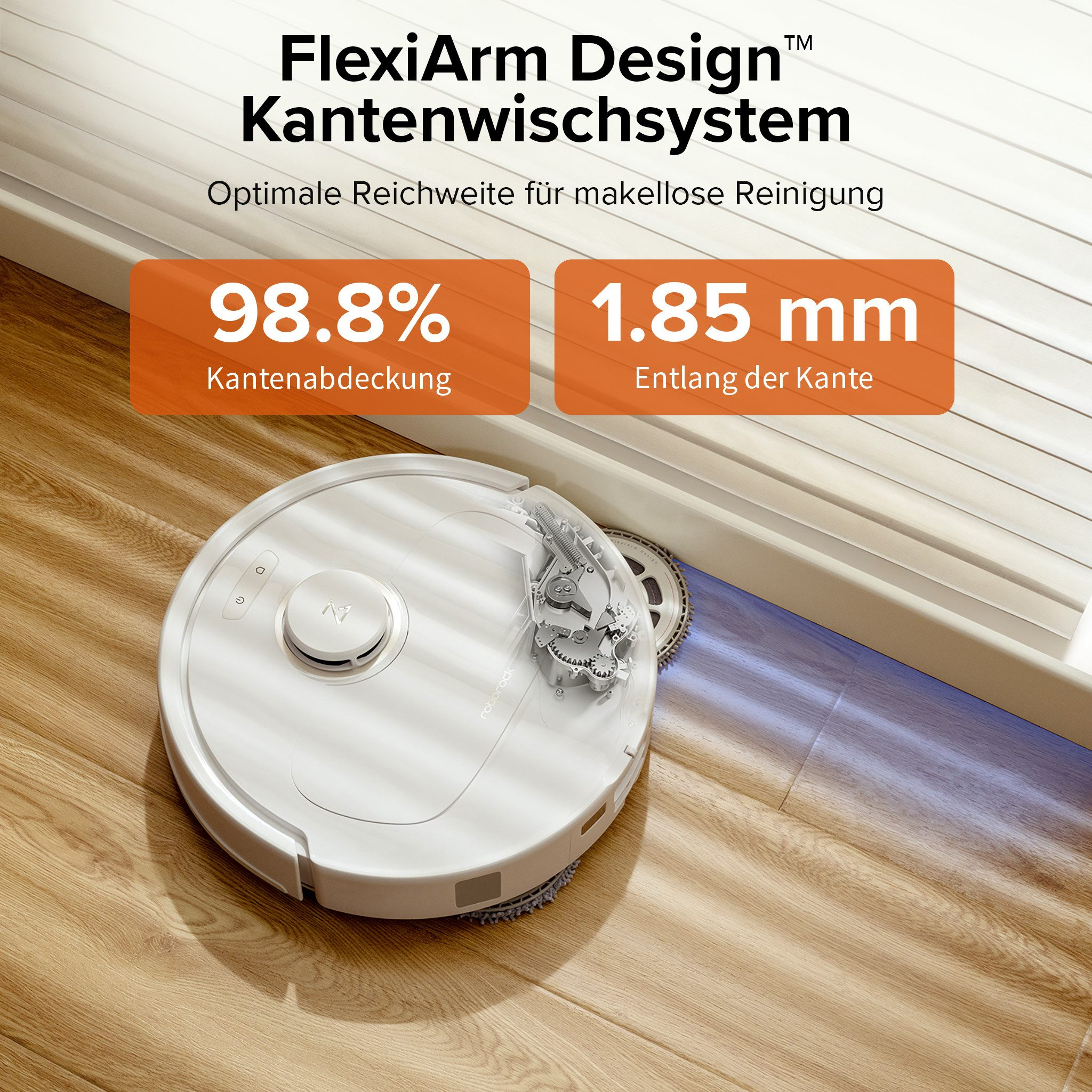 Robot aspirateur blanc sur plancher en bois. Le texte indique 'FlexiArm Design' et '98.8% Kantenabdeckung'.