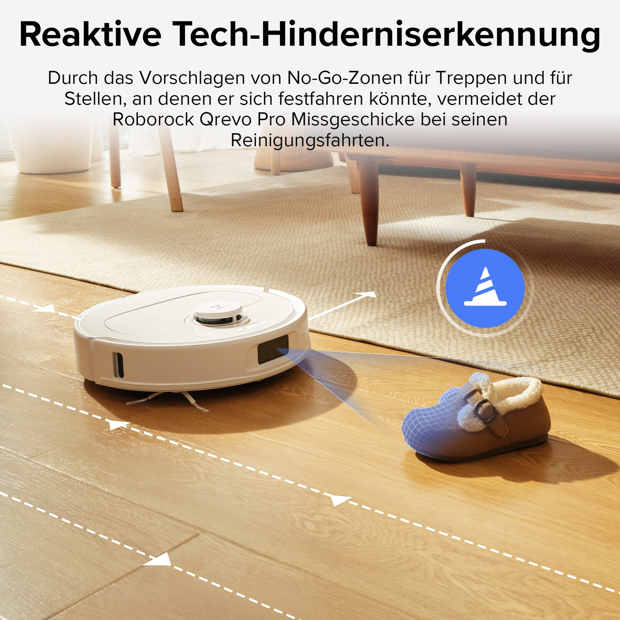 Un aspirateur robot blanc sur un sol en bois, avec une pantoufle et une icône de cône bleu en arrière-plan.