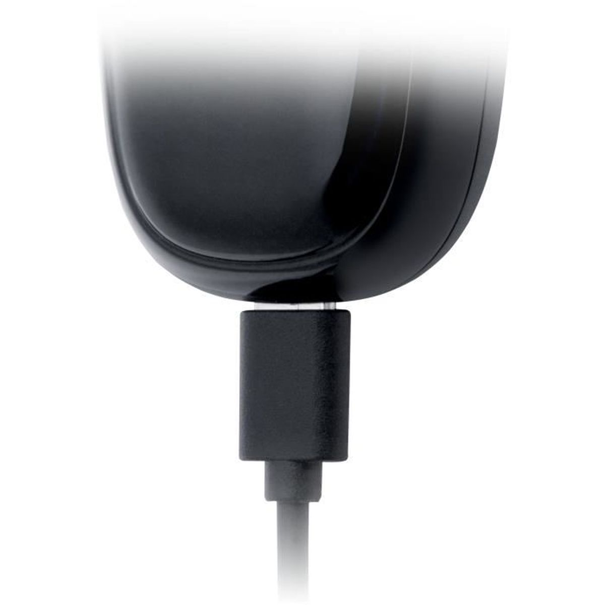 Un dispositivo nero con una porta USB-C. Il dispositivo ha una superficie lucida. Un cavo grigio è collegato.