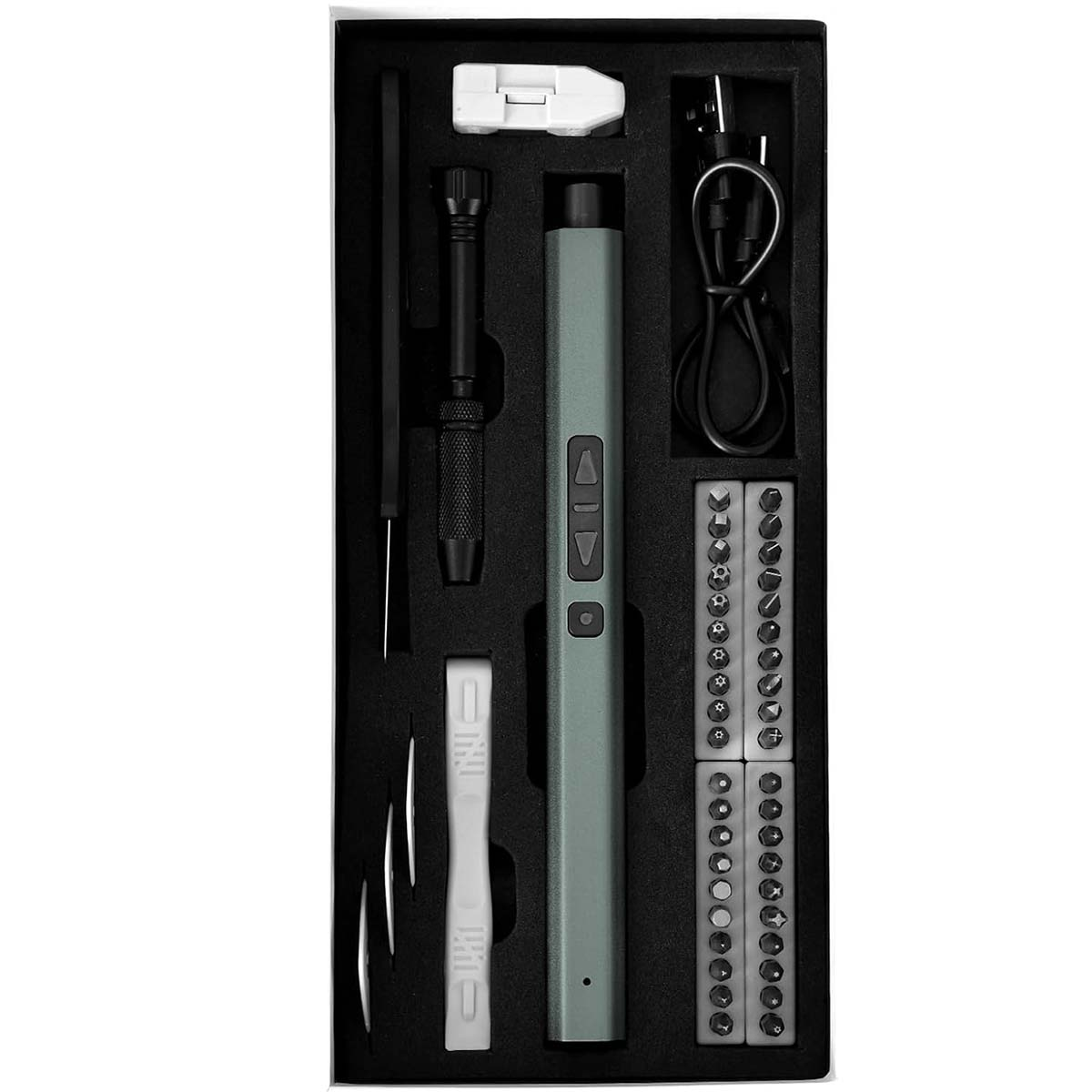 Un kit di attrezzi con un cacciavite verde, varie punte e altri strumenti, ben disposti in una custodia nera.