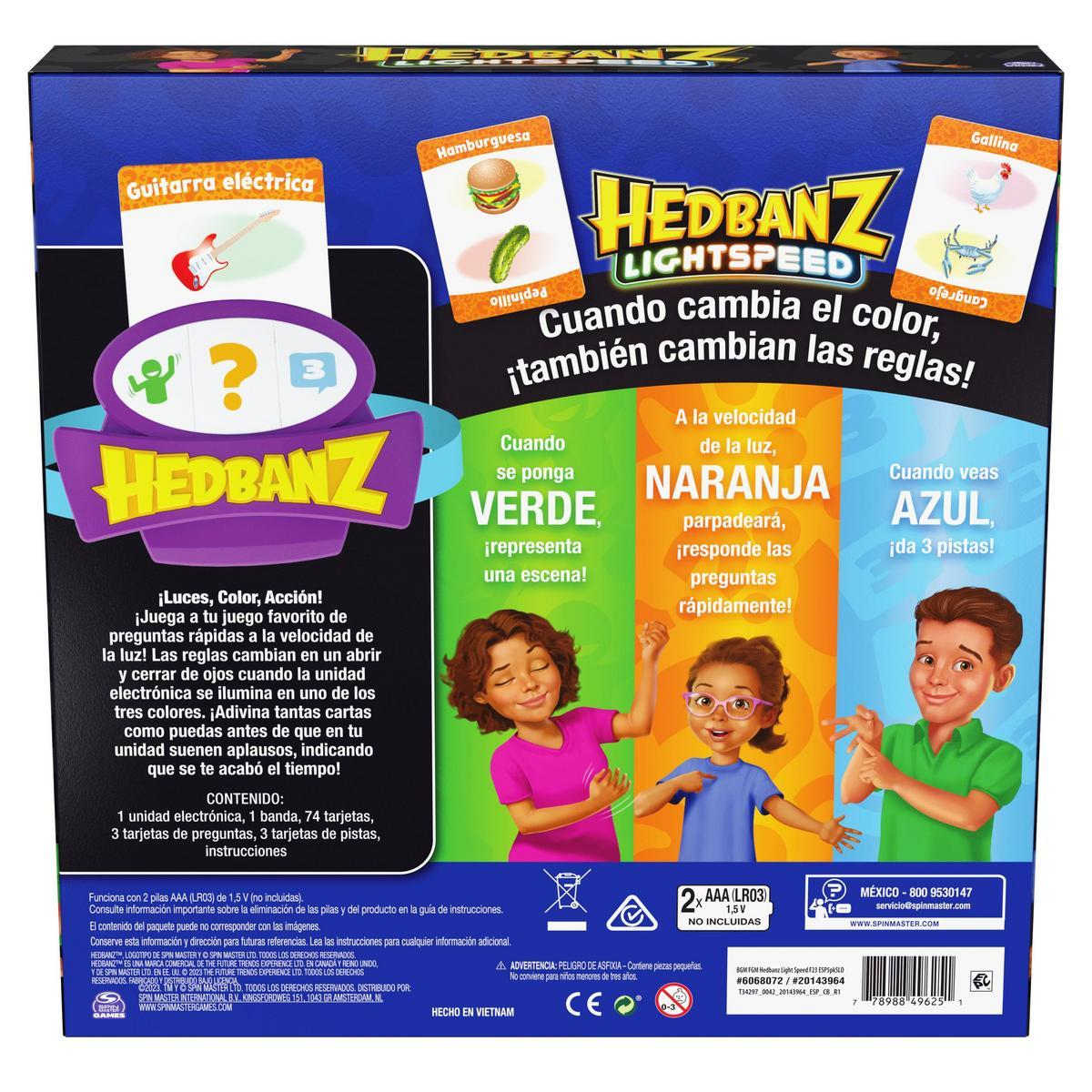 Caja del juego Hedbanz Lightspeed. Tres niños señalan tarjetas de preguntas. Texto en español: Cuando el color cambia, las reglas cambian.