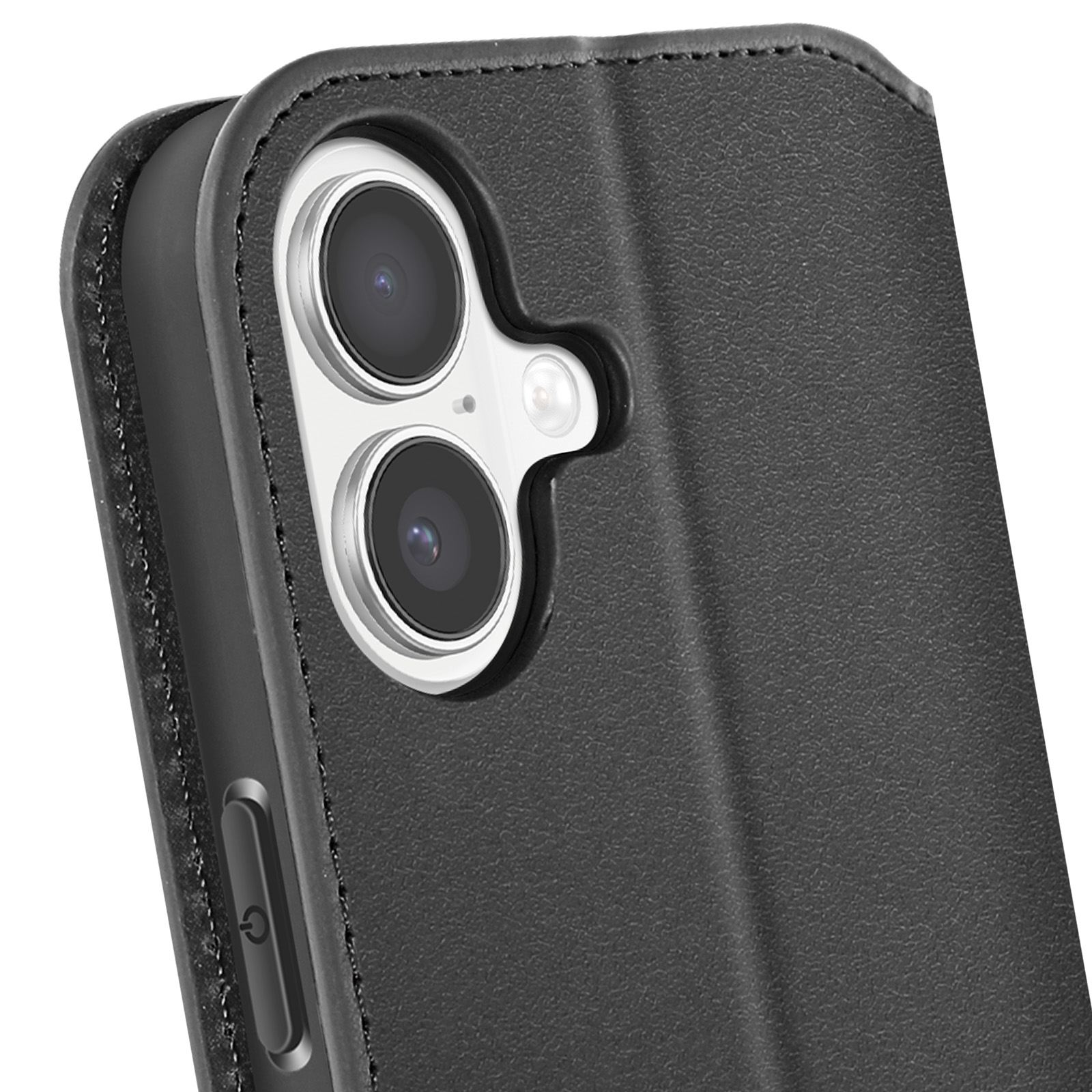 Primo piano di una custodia nera per telefono con lenti della fotocamera e pulsante di accensione. Dettagli cuciture.