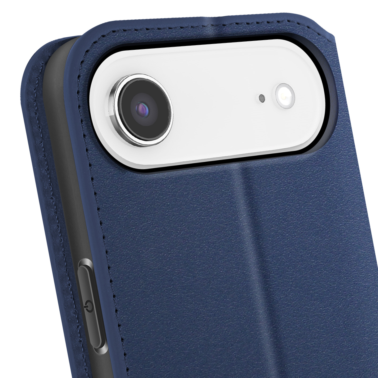 Primo piano di una custodia blu per telefono con modulo fotocamera bianco. Custodia con pulsante di accensione. L'obiettivo della fotocamera è visibile.