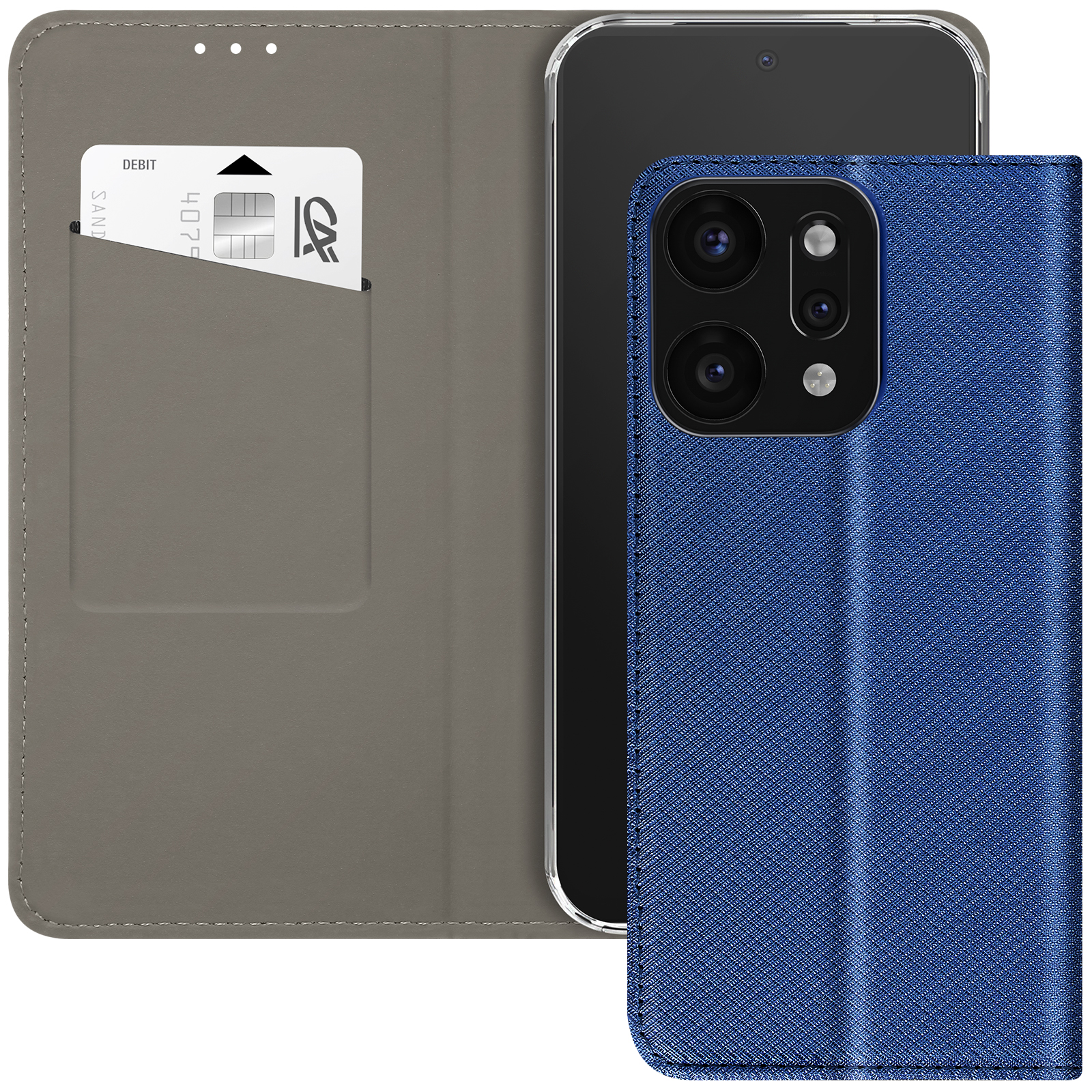 Telefono in custodia blu, carta di credito in portafoglio grigio. Il telefono ha tre fotocamere.