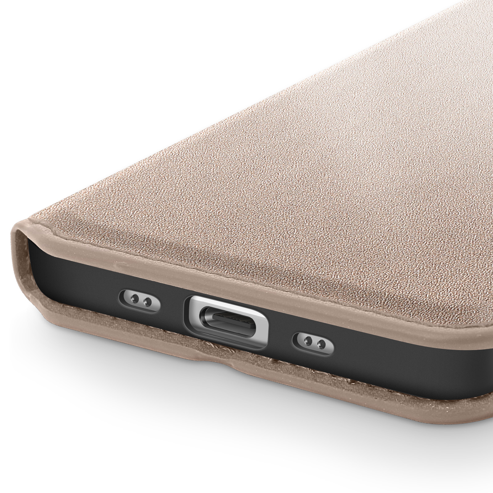 Primo piano di una custodia per telefono. La custodia è beige con una superficie strutturata. Il bordo inferiore presenta porte e aperture.