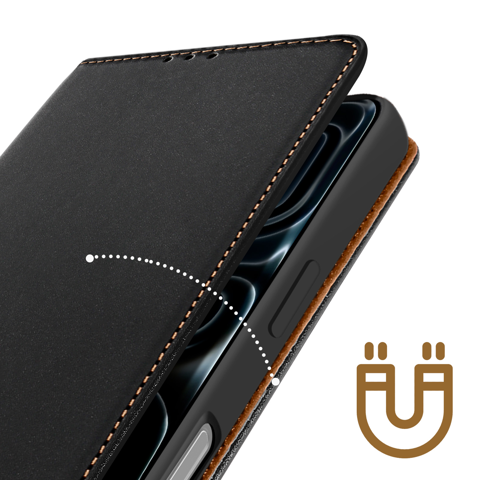 Custodia nera per telefono con cuciture e fodera marroni. Un telefono è parzialmente visibile. Un simbolo magnetico è nell'angolo.