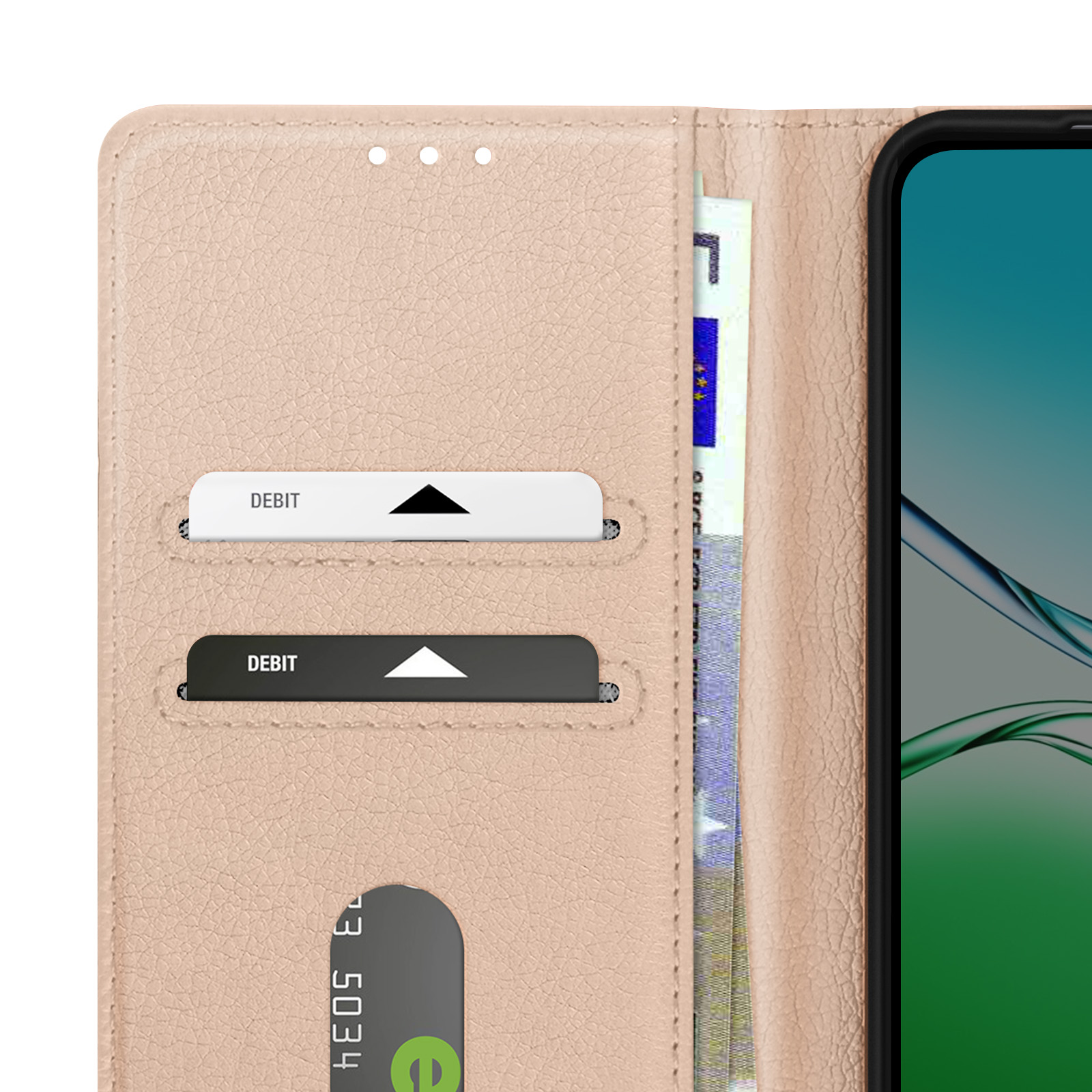 Portafoglio in pelle beige aperto con carte e telefono visibile. Le carte hanno la parola 'DEBIT'.