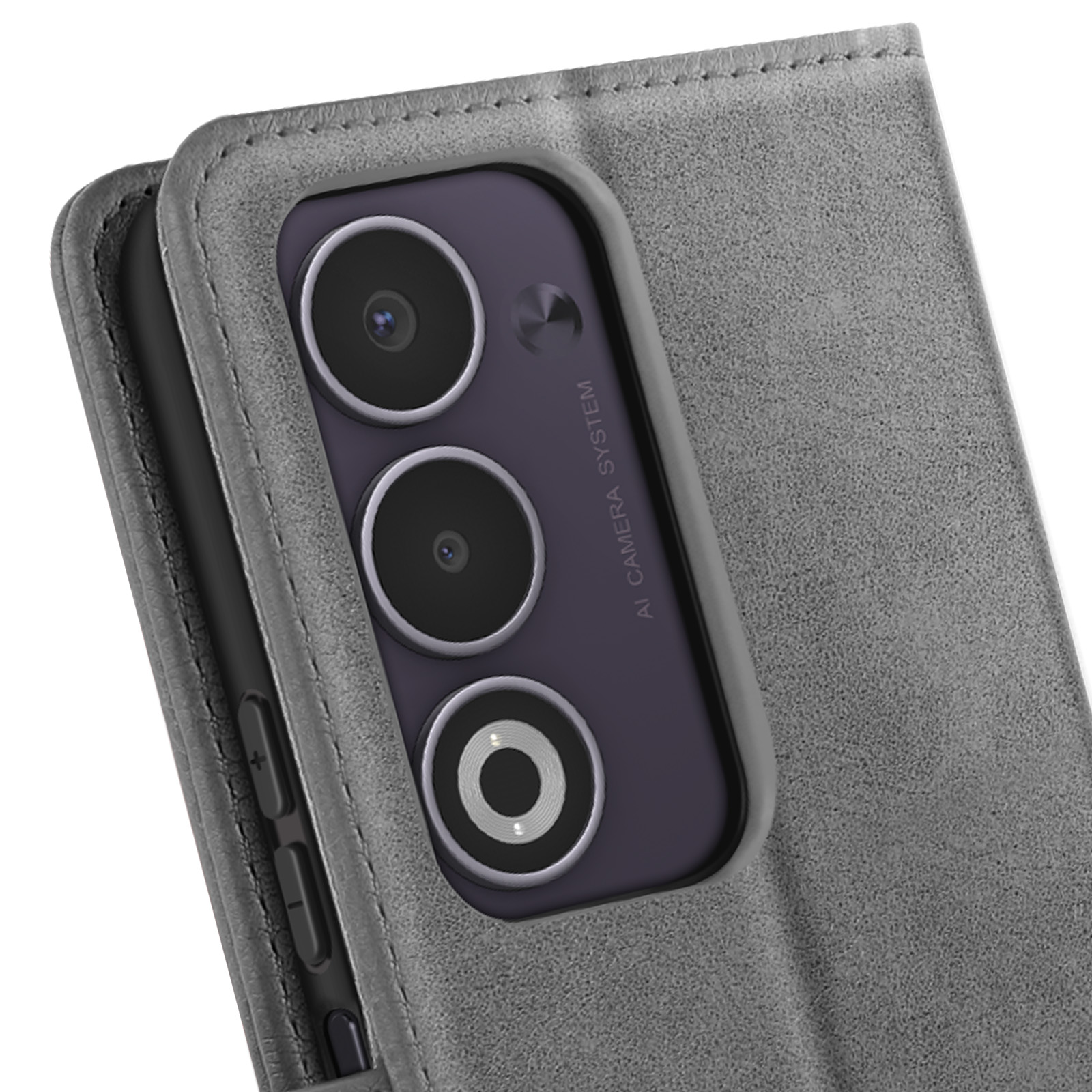 Primo piano di una custodia grigia per telefono con tre obiettivi. La custodia è aperta, rivelando il sistema della fotocamera.
