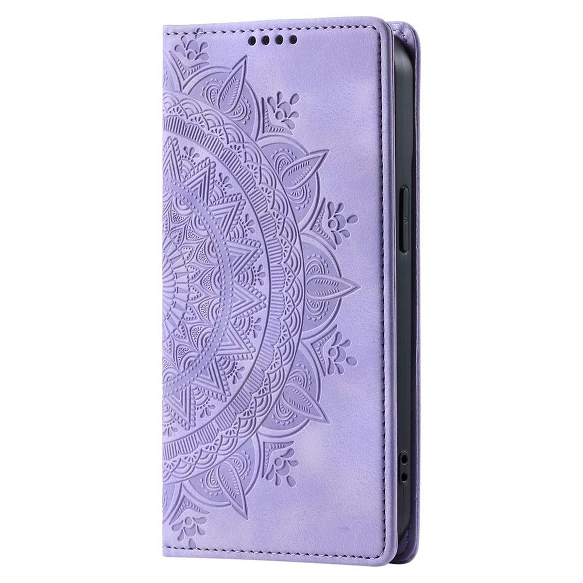 Eine hellviolette Handyhülle mit einem detaillierten Mandala-Design. Die Hülle ist geschlossen und zeigt das geprägte Muster.