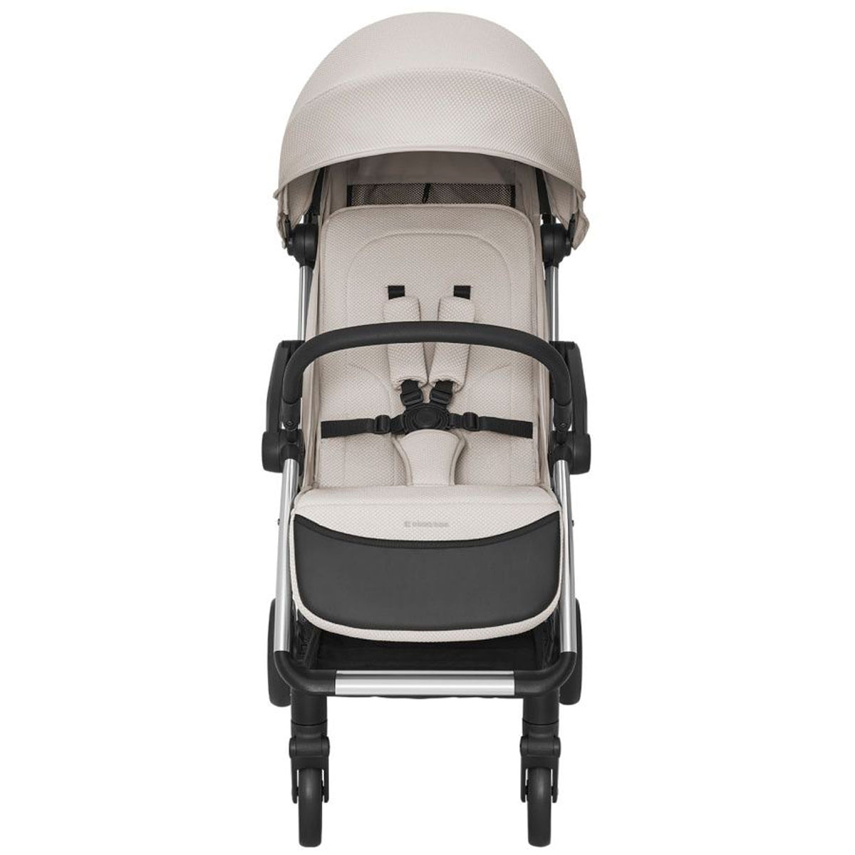 Ein beiger und schwarzer Kinderwagen mit Verdeck, Sitz und Rädern. Der Sitz hat einen Sicherheitsgurt. Das Gestell ist silberfarben.
