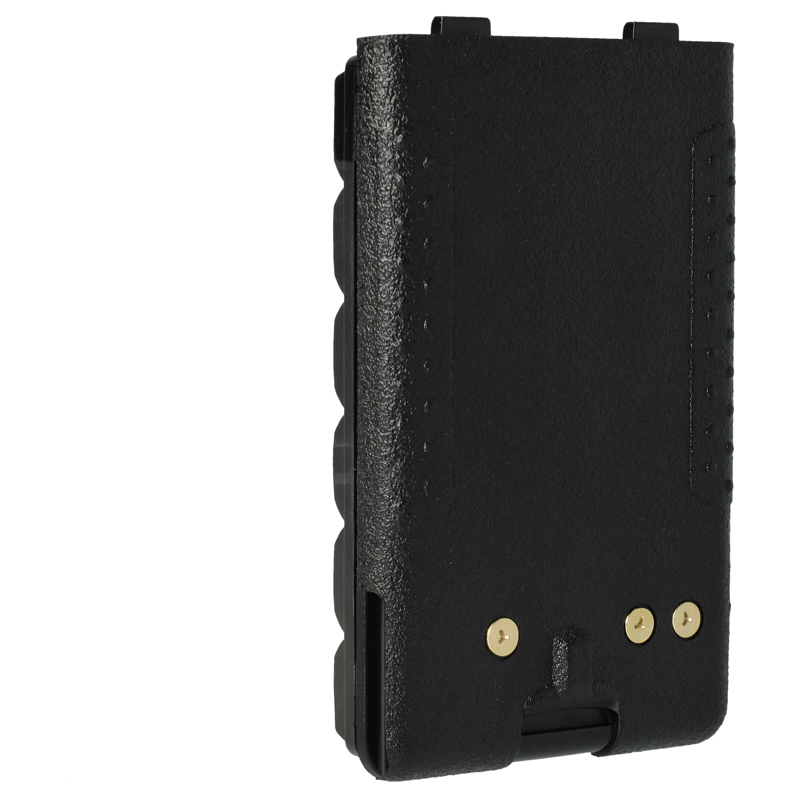 Ein schwarzes rechteckiges Gerät mit goldenen Schrauben auf weißem Hintergrund. Es scheint sich um eine Batterie oder eine ähnliche elektronische Komponente zu handeln.