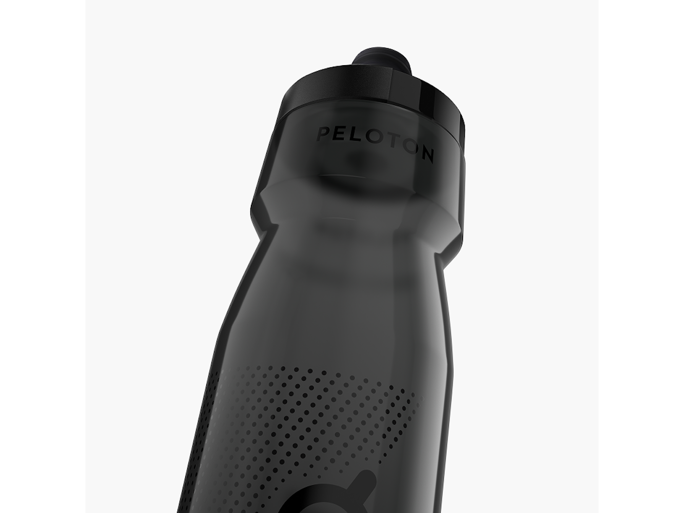 Schwarze Peloton-Wasserflasche auf weißem Hintergrund. Auf der Flasche steht das Wort Peloton. Perforiertes Design auf der Flasche.
