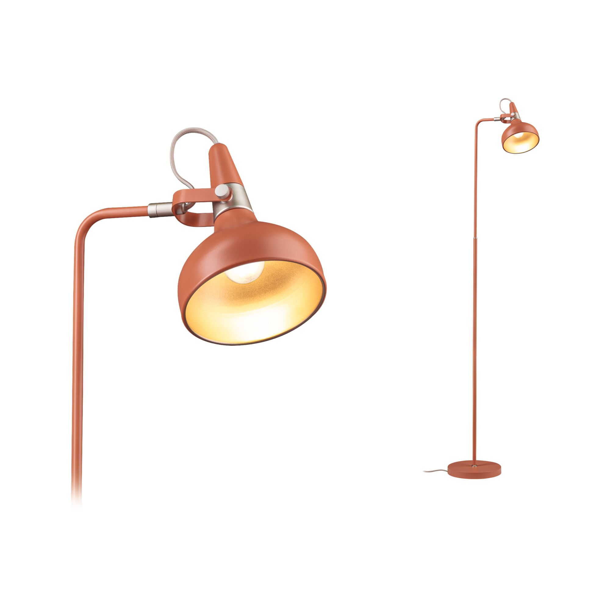 Dwie lampy podłogowe w kolorze terakoty. Jedna jest pod kątem, druga prosta. Obie mają zapaloną, złoto-żółtą żarówkę.