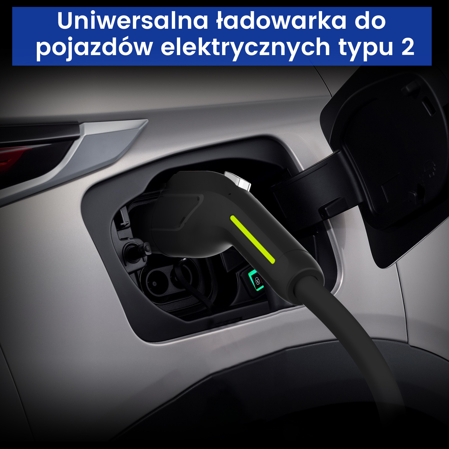 Ładowanie samochodu elektrycznego. Czarny kabel ładujący jest podłączony do samochodu. Samochód jest srebrny.