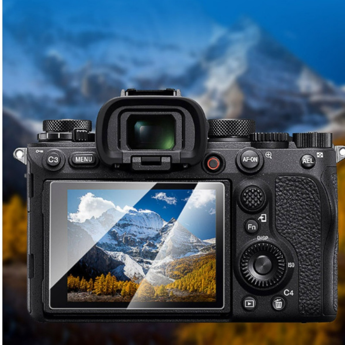 Czarny aparat wyświetla na ekranie krajobraz górski. Tło przedstawia rozmyty łańcuch górski. Aparat jest ostry.