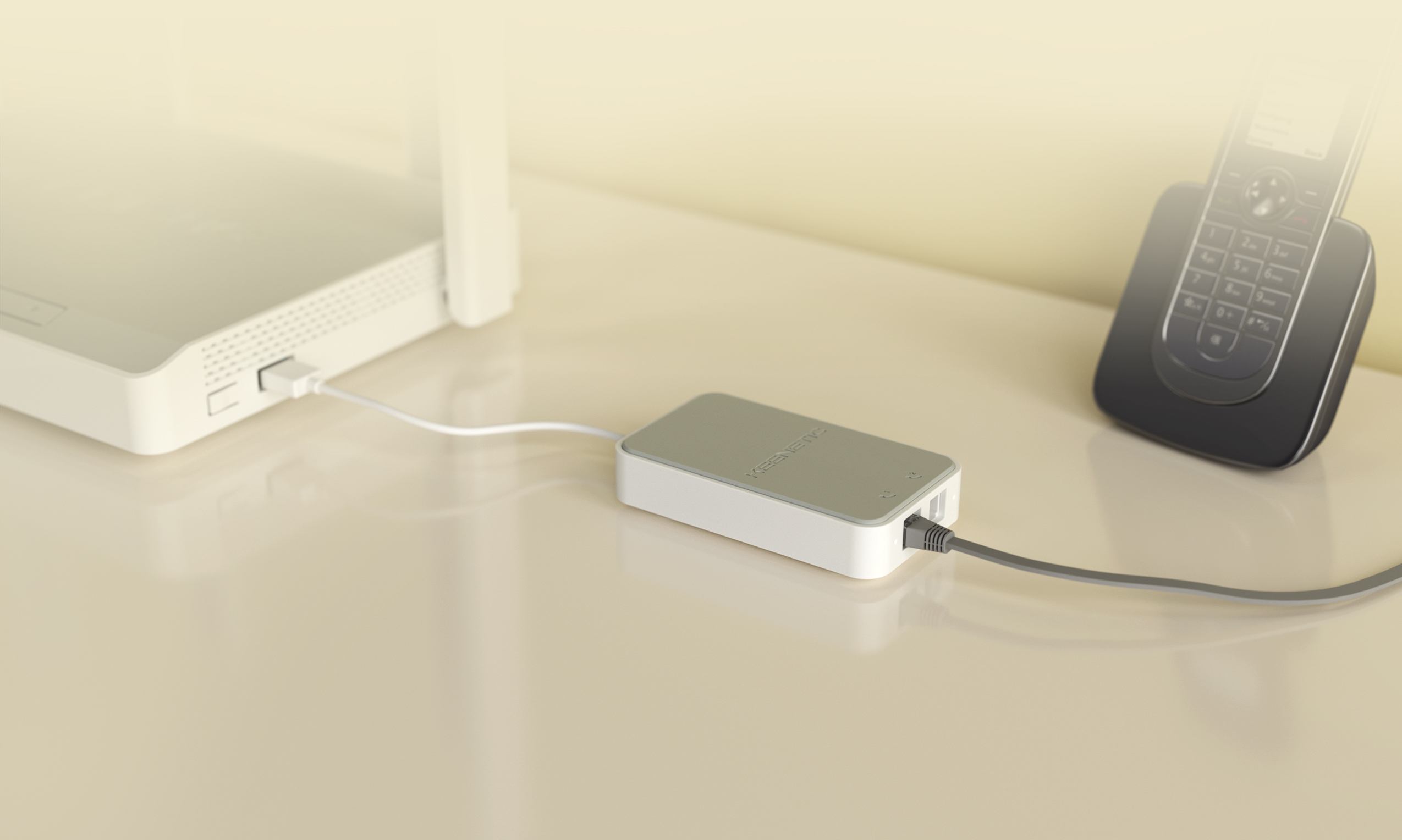 Un router bianco, un adattatore di alimentazione grigio e un telefono nero su una superficie marrone chiaro. Cavi li collegano.