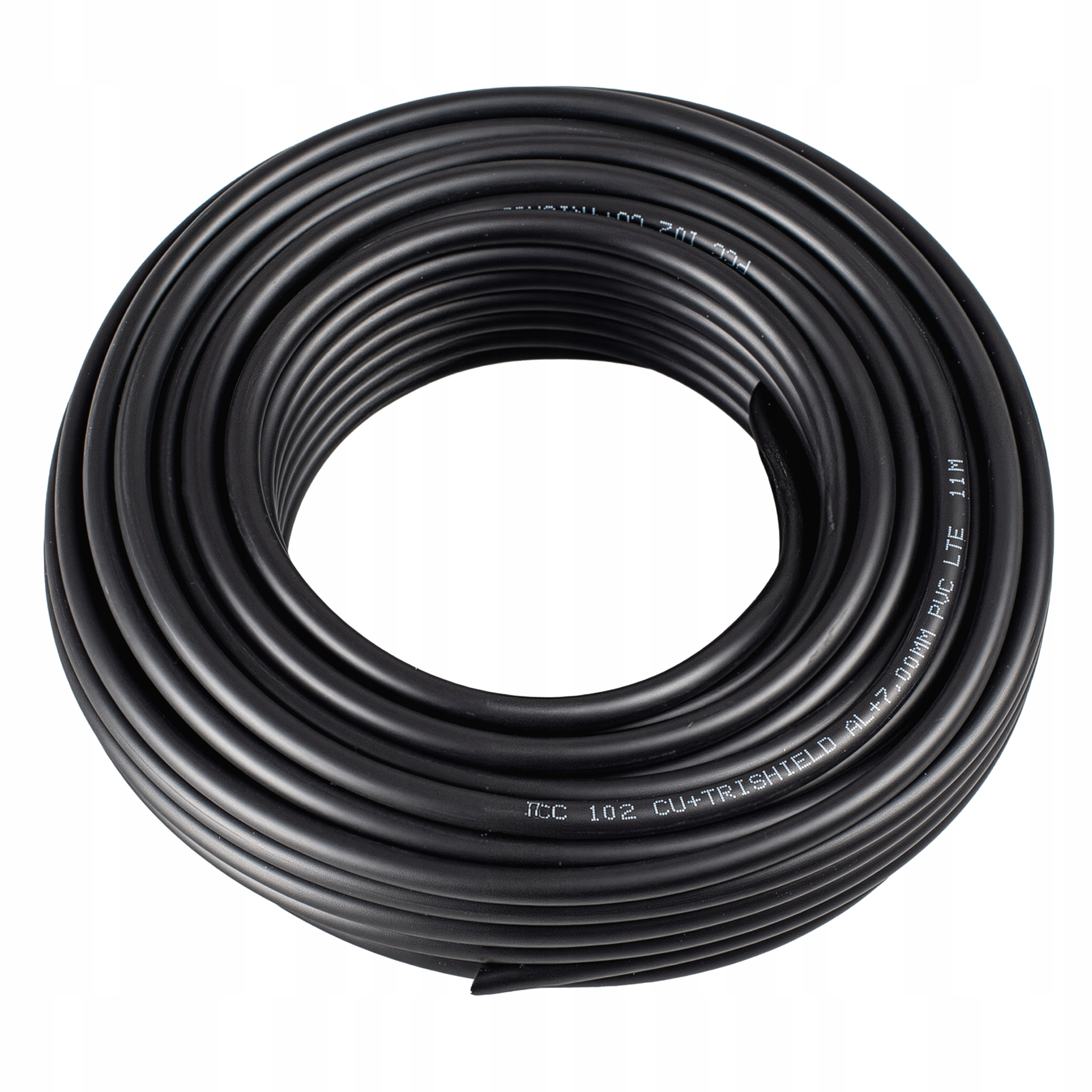 Zwinięty czarny kabel na białym tle. Kabel ma tekst. Część jest rozwinięta.