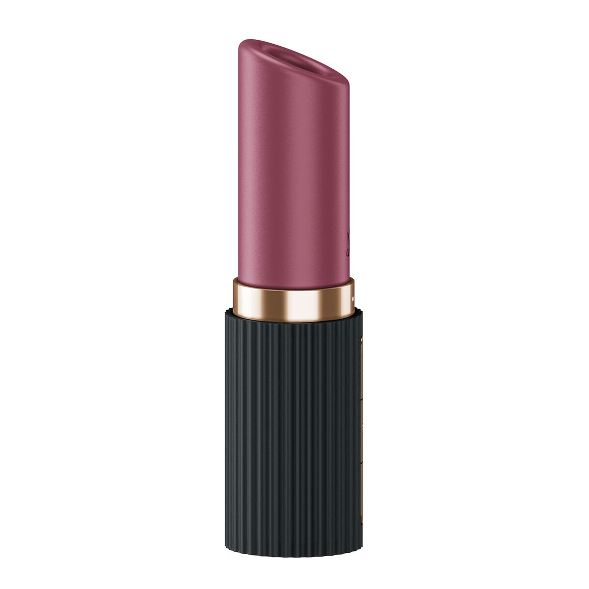 Un labial de color malva. Tiene una base negra estriada, una banda dorada y una parte superior inclinada. El fondo es blanco.