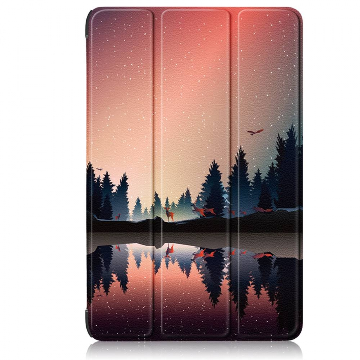 Eine Tablet-Hülle mit einer Waldsilhouette, die sich im Wasser vor einem Sternenhimmel spiegelt. Auch Hirsche und Vögel sind zu sehen.