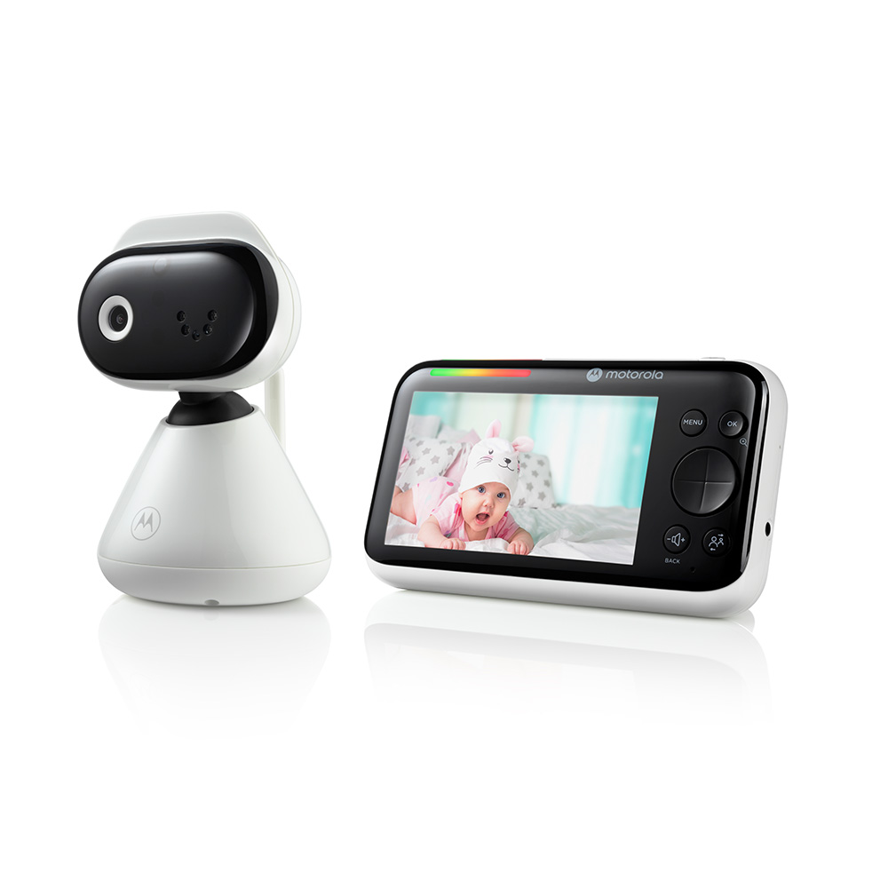 Ein Babyphone zeigt ein Baby mit Hasenmütze. Die Kamera ist weiß und schwarz. Der Monitor ist schwarz und weiß mit Knöpfen.