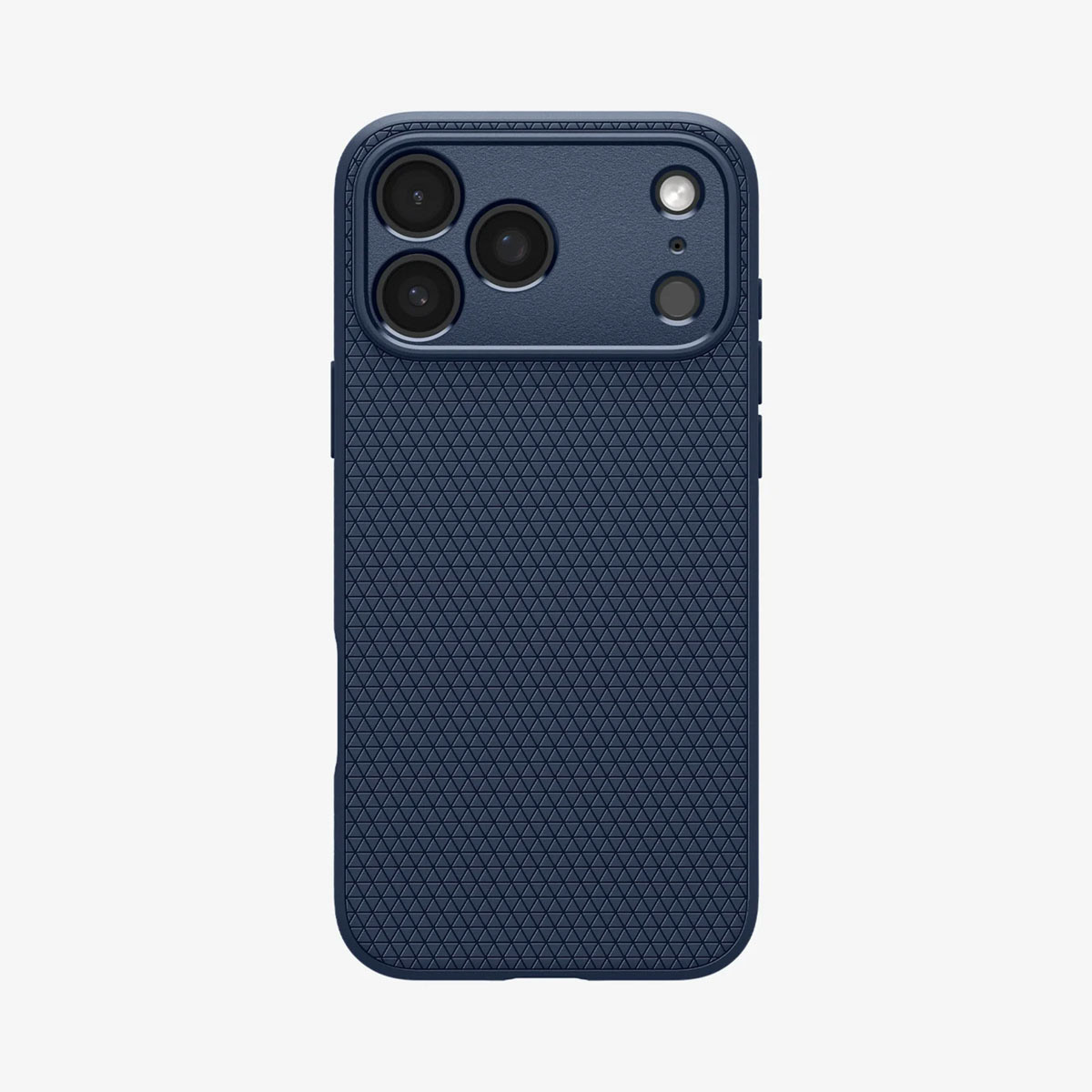 Een marineblauwe telefoonhoes met een textuurpatroon. Het heeft een camerabult met drie lenzen en een flitser.