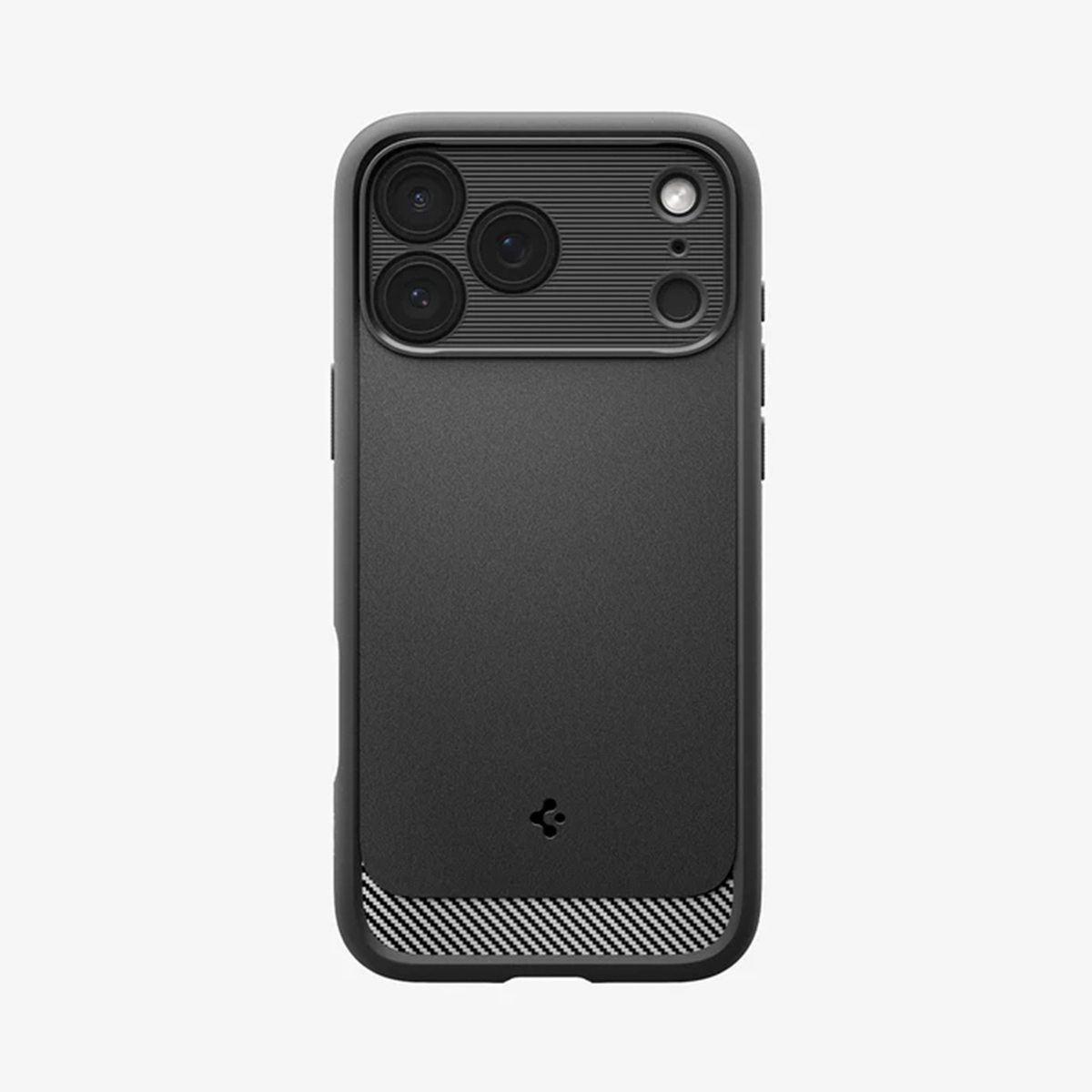 Une coque de téléphone noire avec un module caméra comprenant trois lentilles et un flash. La coque a un dos texturé et un bas à motifs.