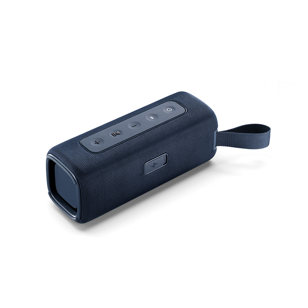 Granatowy prostokątny głośnik z przyciskami sterowania na górze i paskiem do przenoszenia. Leży na białej powierzchni.
