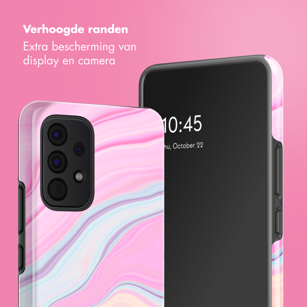 Deux smartphones dans des étuis roses, l'un affichant l'heure. Le fond est rose. Texte: 'Verhoogde randen', 'Extra bescherming van display en camera'.