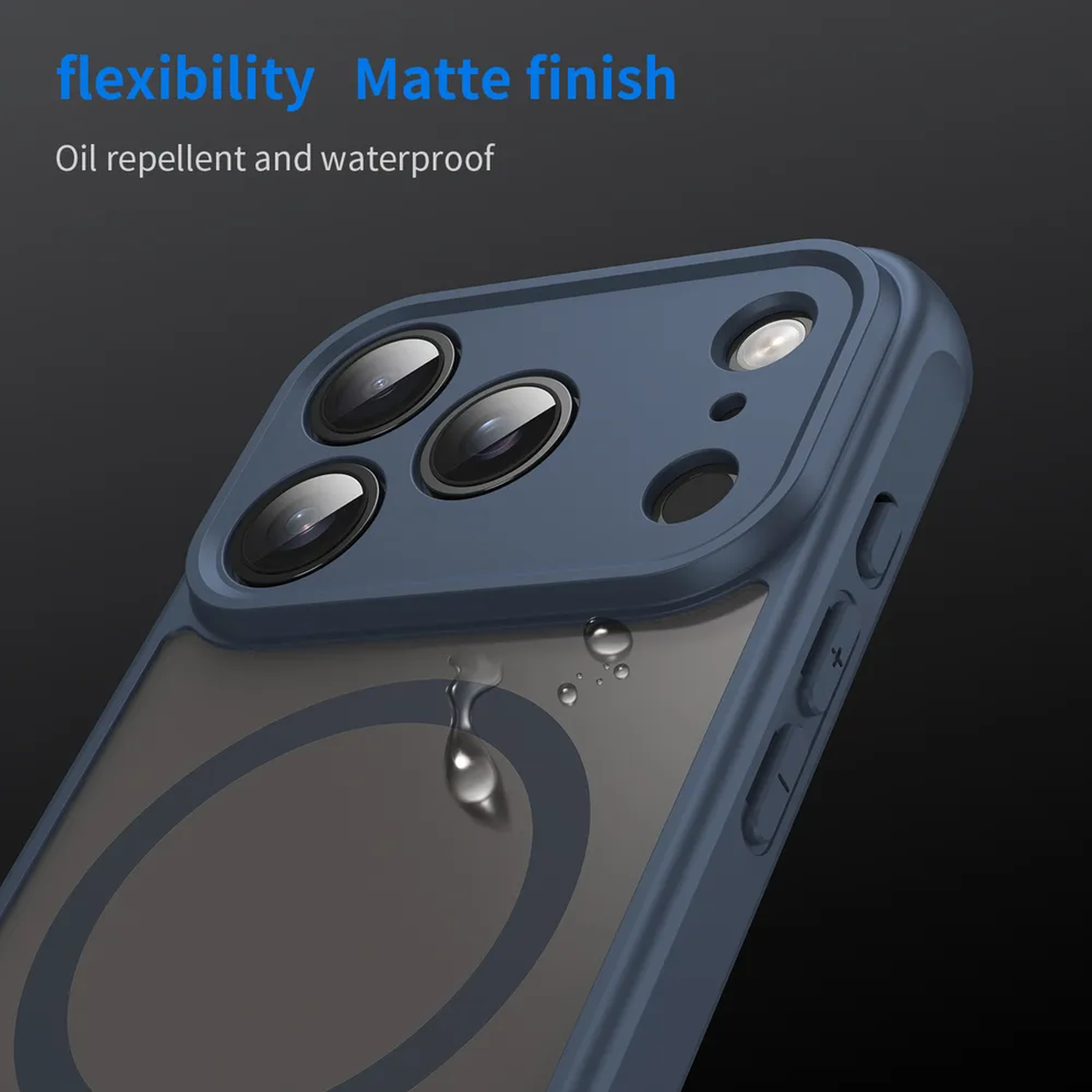 Een close-up van een blauwe telefoonhoes. Er zitten waterdruppels op de hoes. De hoes heeft een matte afwerking en beschermt de camera.