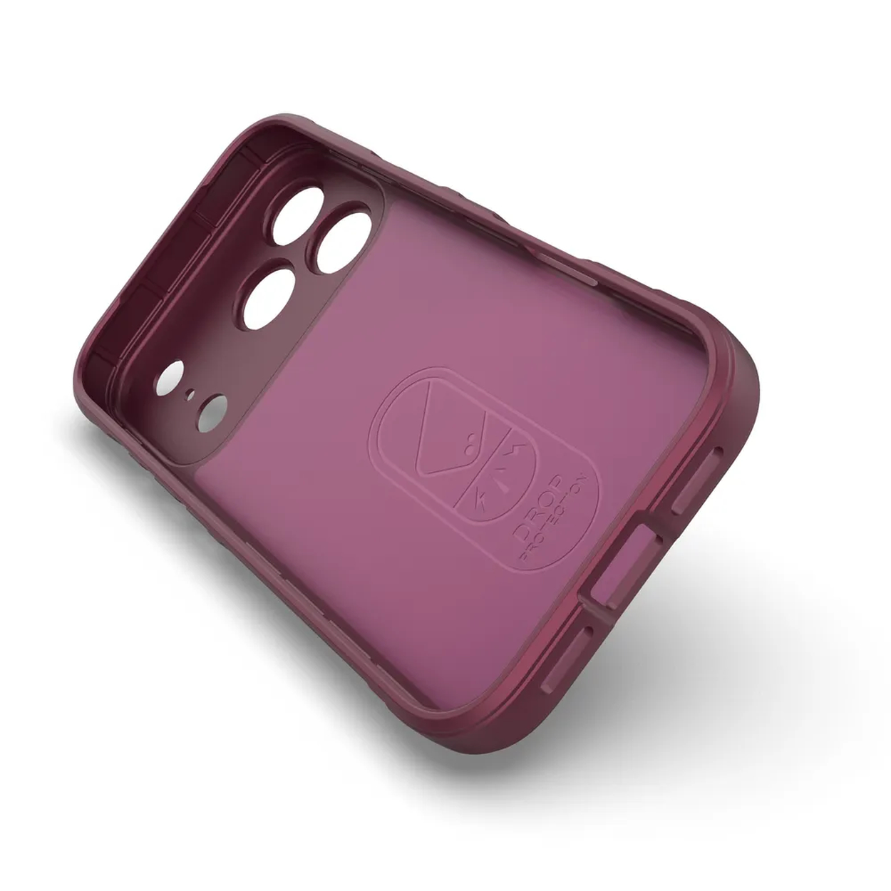 Een bordeauxrode telefoonhoes, schuin op een wit oppervlak. Het heeft uitsparingen voor de camera, een logo en knoppen. De hoes is leeg.