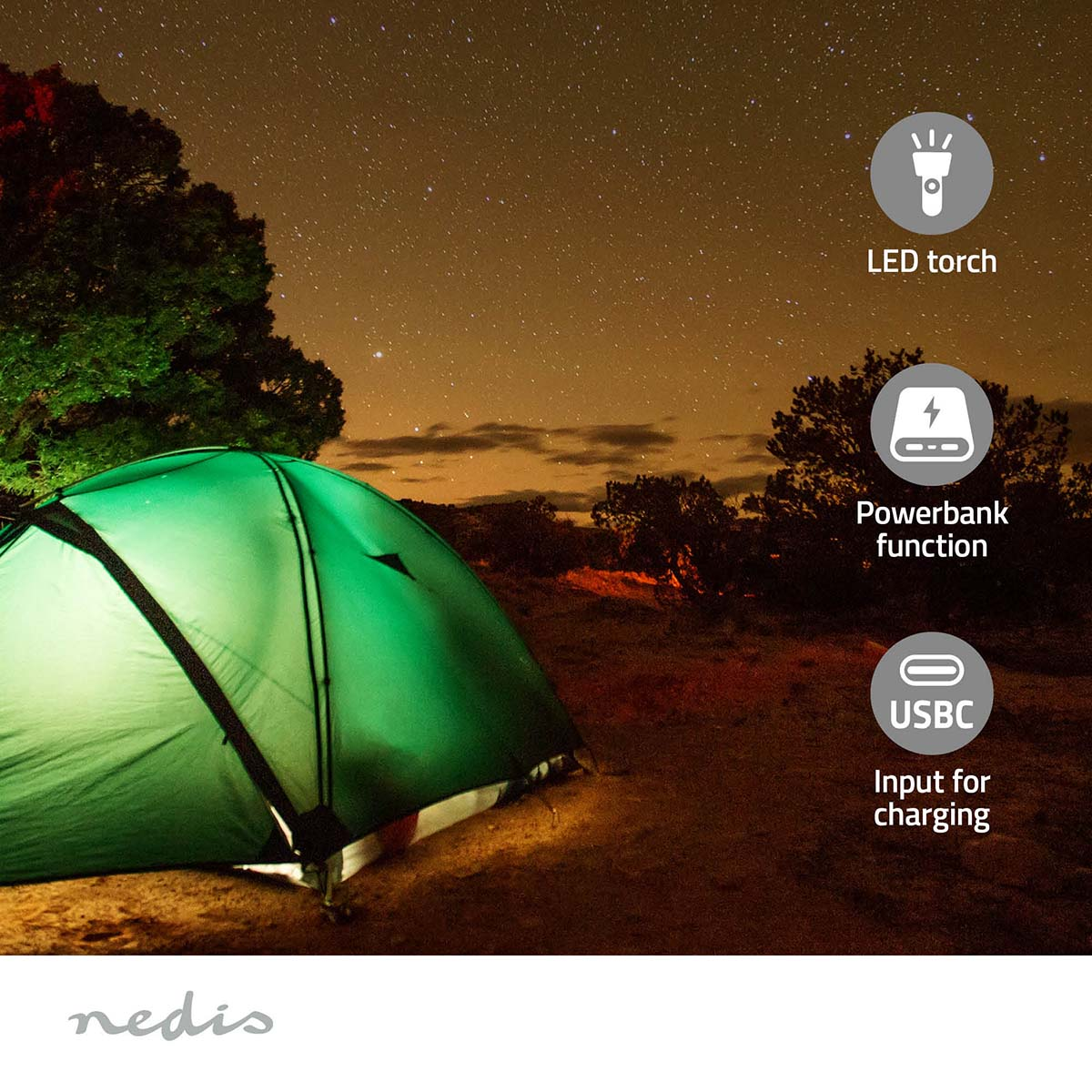 Een groene tent gloeit onder een sterrenhemel. Iconen geven LED-zaklamp, powerbank-functie en USBC-ingang aan.