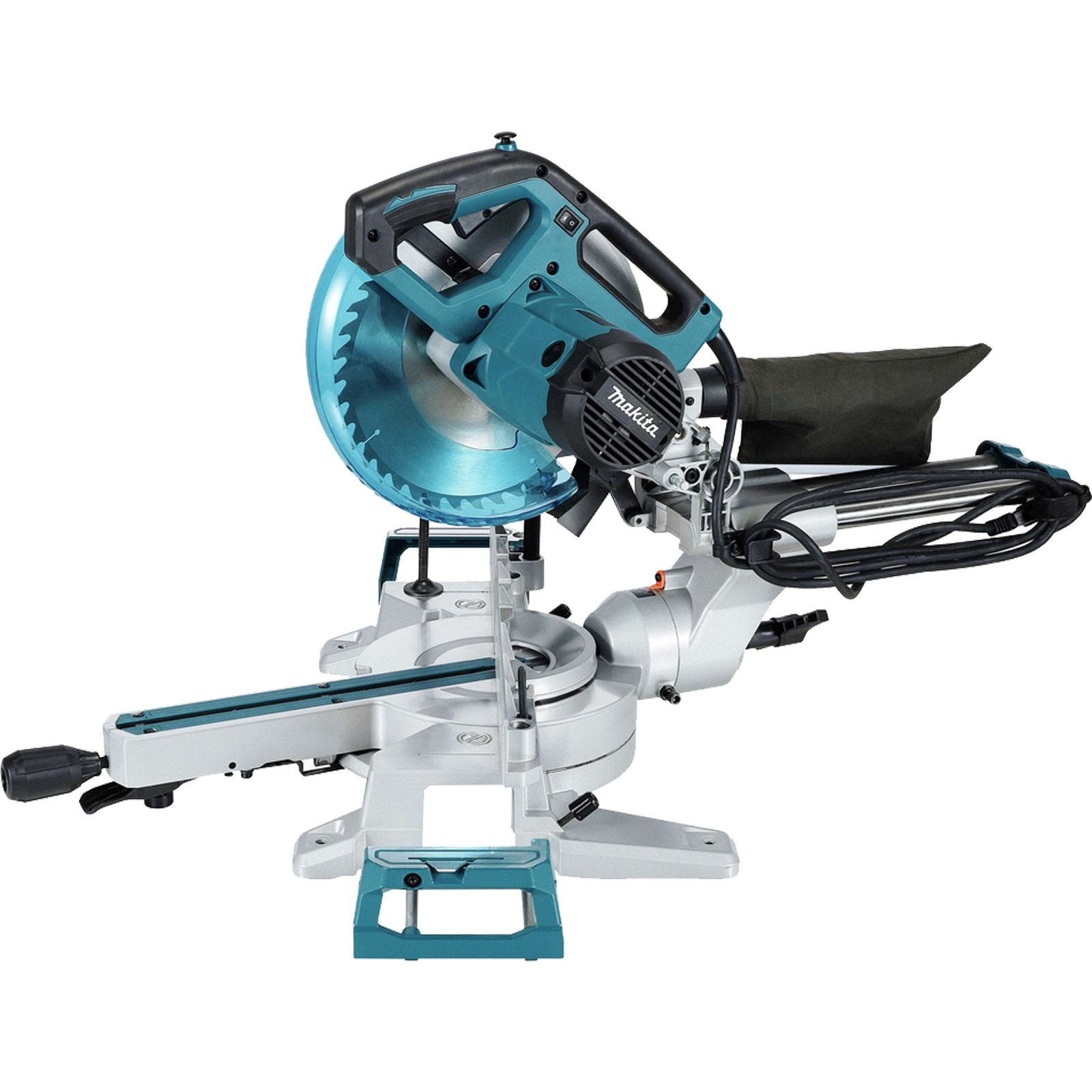 Een Makita verstekzaag met een blauw zaagblad en blauwgroene accenten. Het is zilver en zwart, op een witte achtergrond.