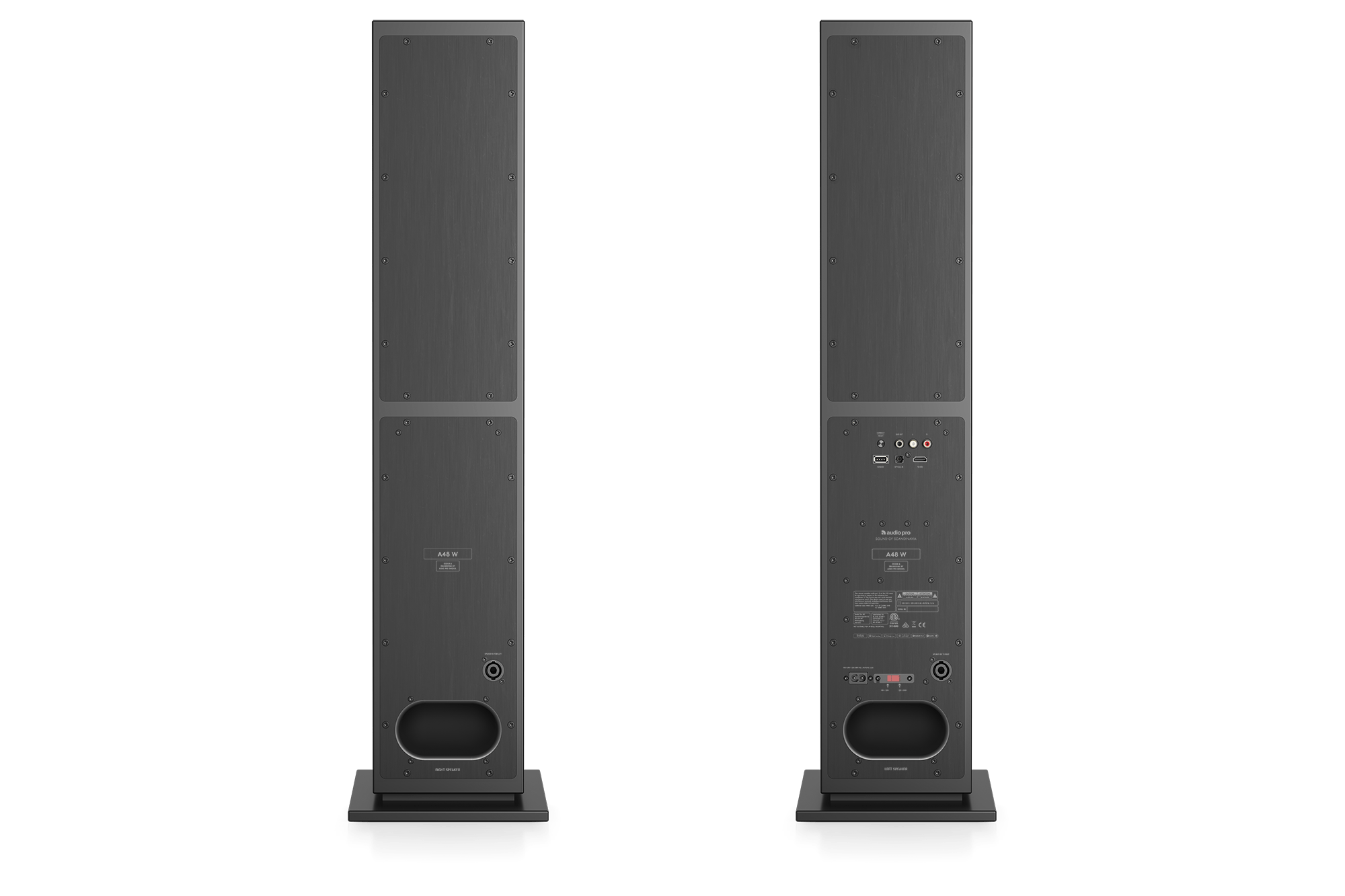 Zwei hohe, dunkelgraue Lautsprecher nebeneinander, mit Anschlüssen, Steckern und Etiketten, einschließlich 'A48 W' und 'audio pro'.