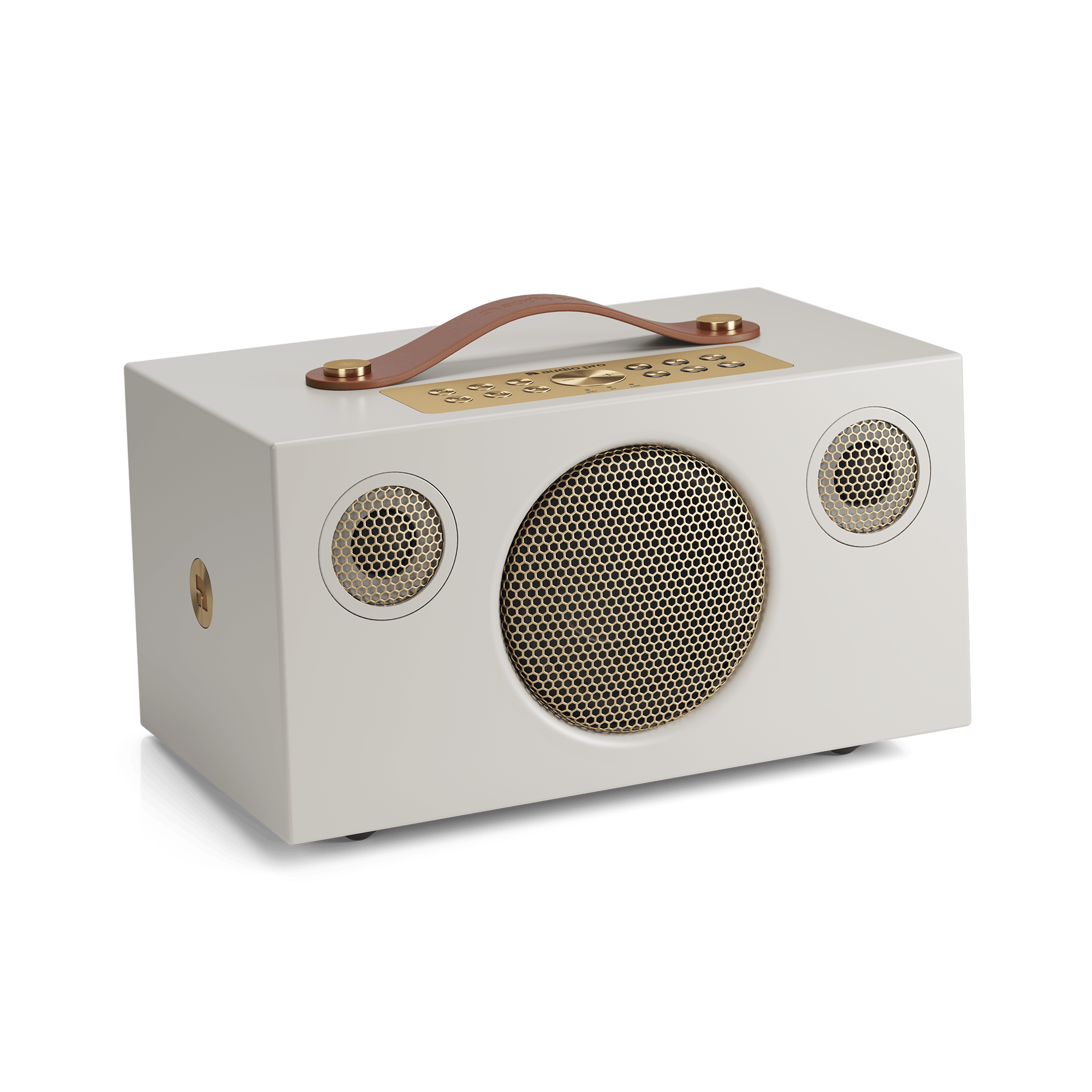 Een witte luidspreker met een bruin handvat en gouden accenten. Het heeft drie honingraat speakerroosters en een goudkleurig bedieningspaneel.