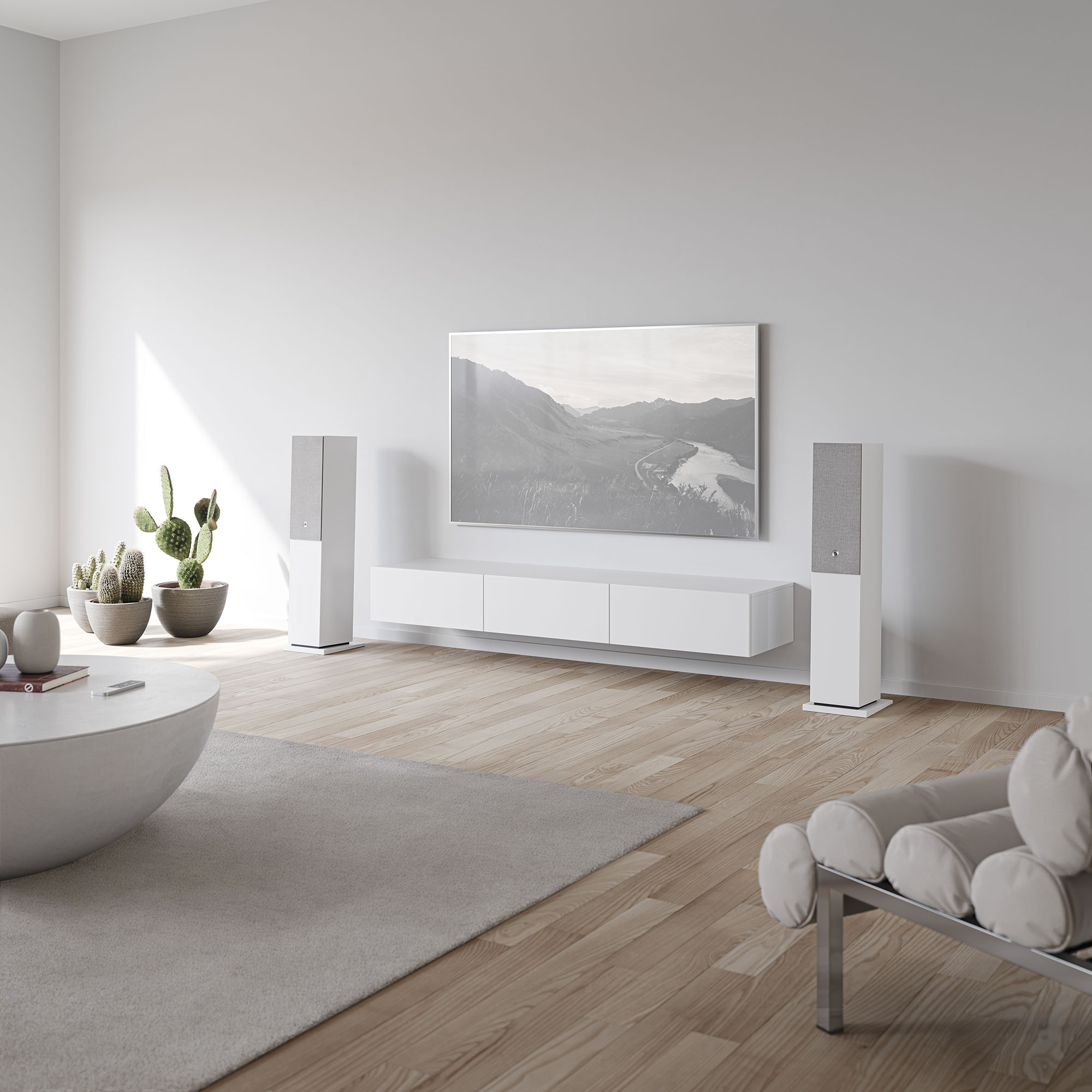Ein modernes Wohnzimmer mit weißen Wänden, Lautsprechern, einem Fernseher mit Landschaft und einem grauen Teppich.