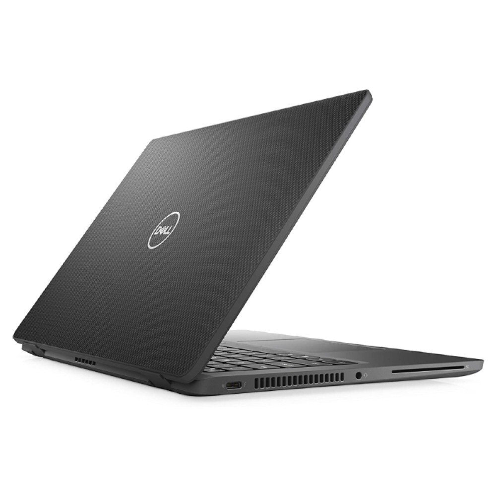 Un portátil Dell negro está ligeramente abierto. El logotipo de Dell es visible en la tapa. El teclado y los puertos también están a la vista sobre un fondo blanco.