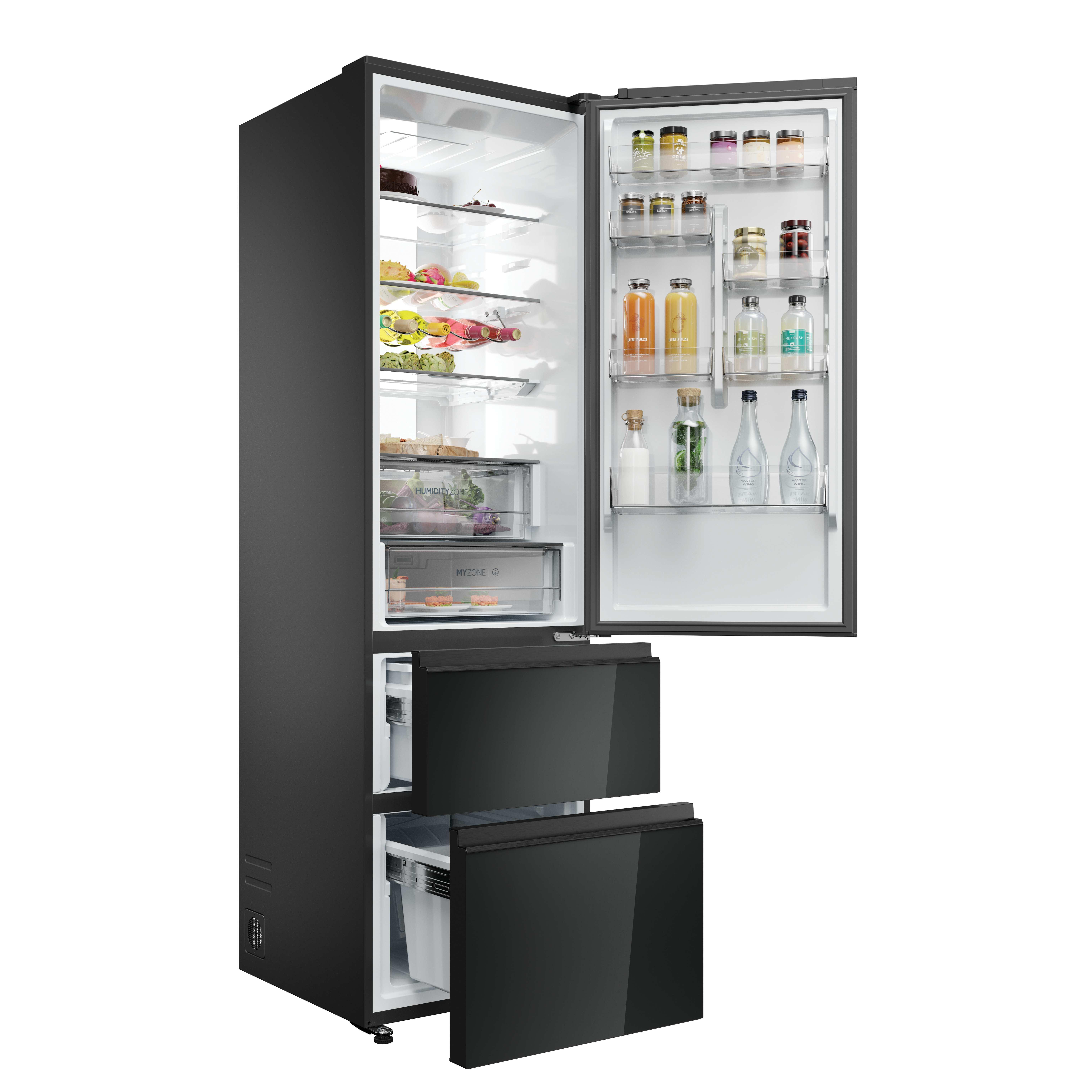 Un refrigerador negro con puertas abiertas, que revela estantes con alimentos y cajones. El refrigerador está sobre un fondo blanco.