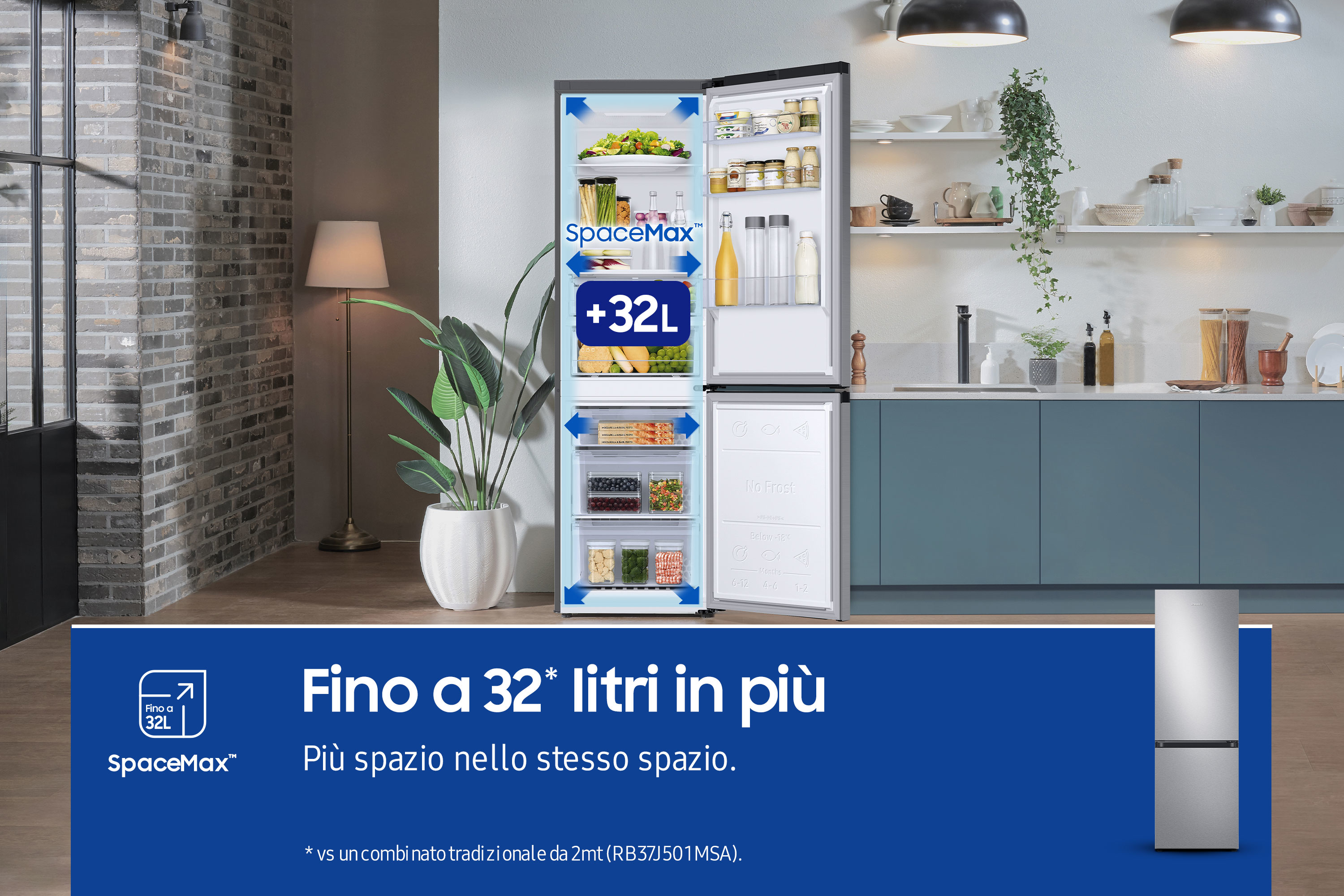 Frigorifero aperto con cibo all'interno. Frecce blu mostrano più spazio. Testo: 'Fino a 32 litri in più' e 'Più spazio nello stesso spazio'.