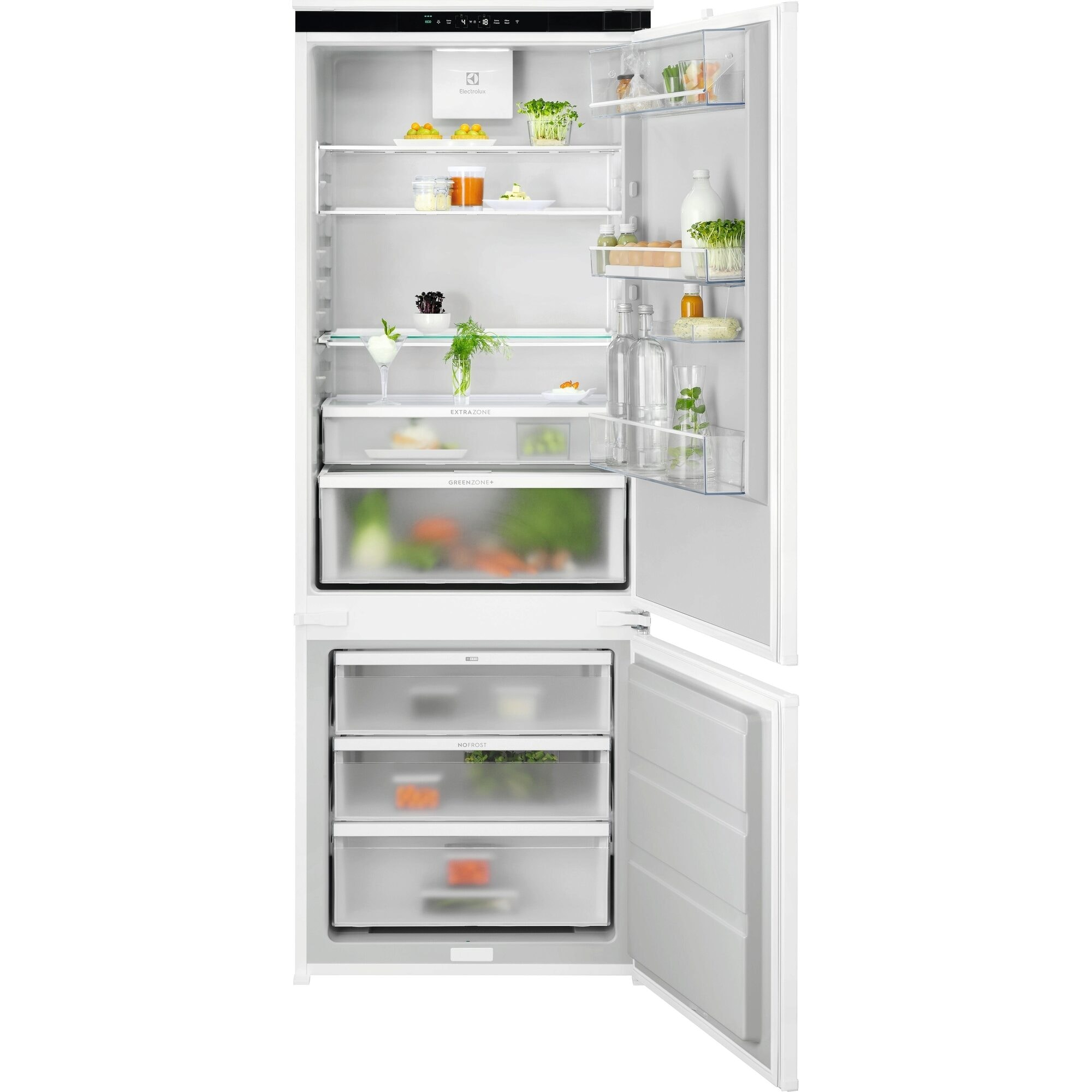 Un refrigerador blanco con la puerta abierta, revelando estantes con alimentos. El interior tiene cajones para verduras.