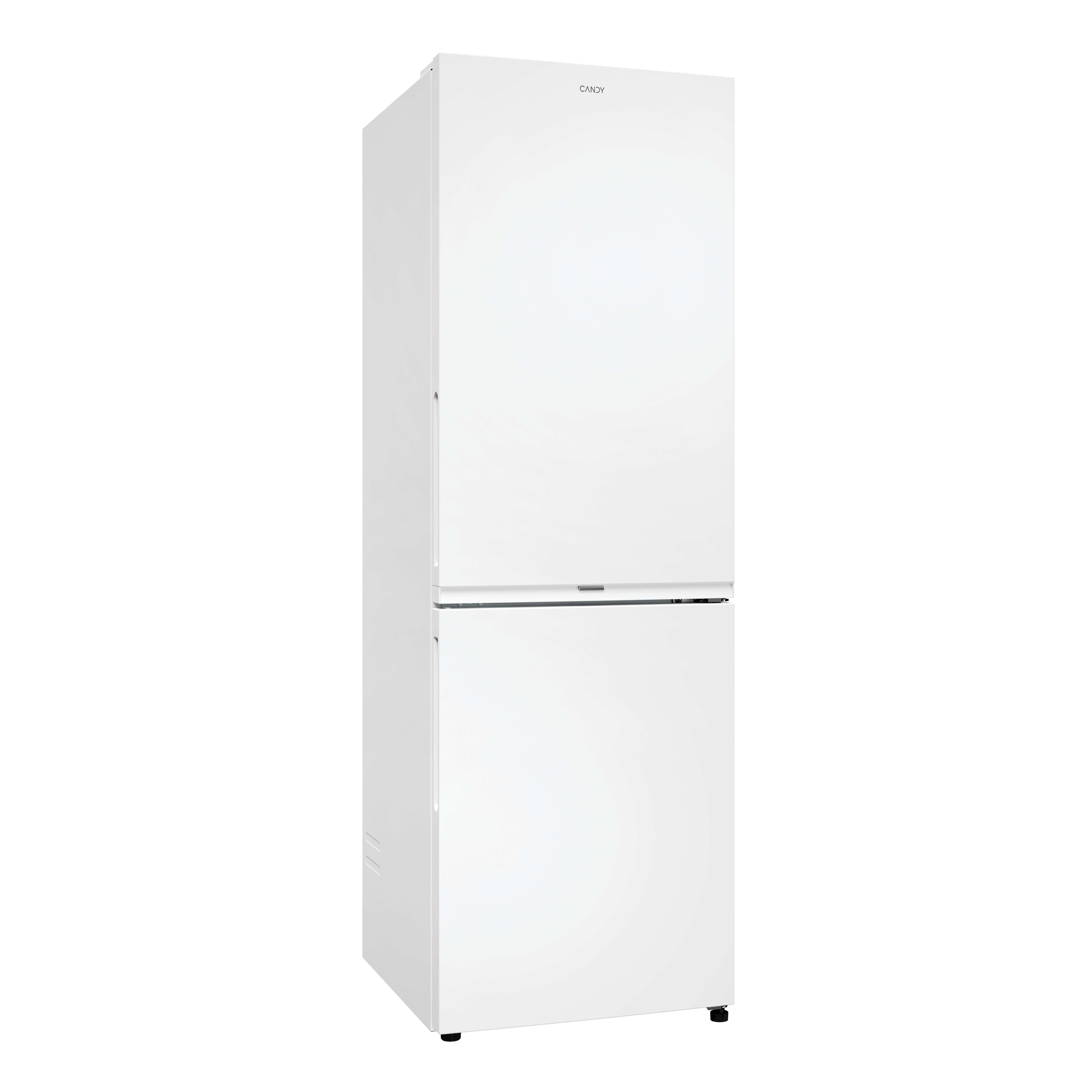 Un refrigerador Candy blanco con dos puertas. El logotipo de Candy está en la parte superior. El refrigerador está sobre un fondo blanco.